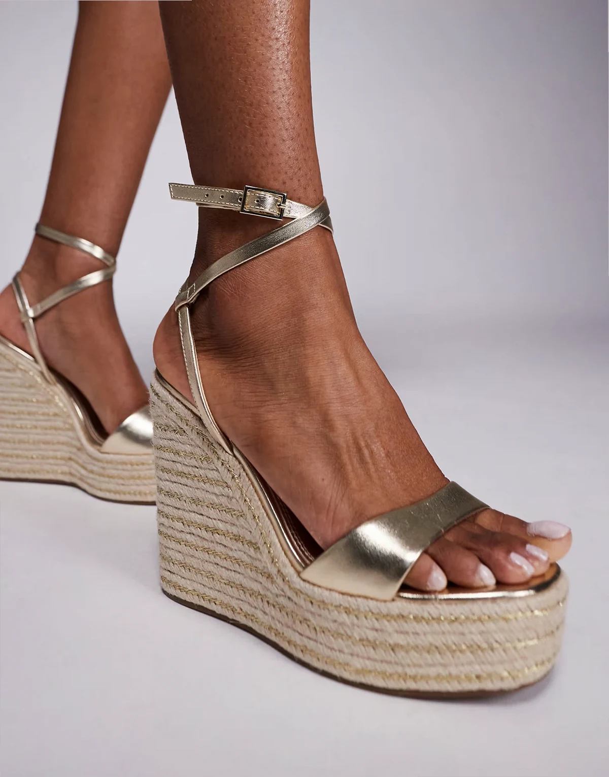 Wide Fit – Tamika – Złote espadryle na koturnie
