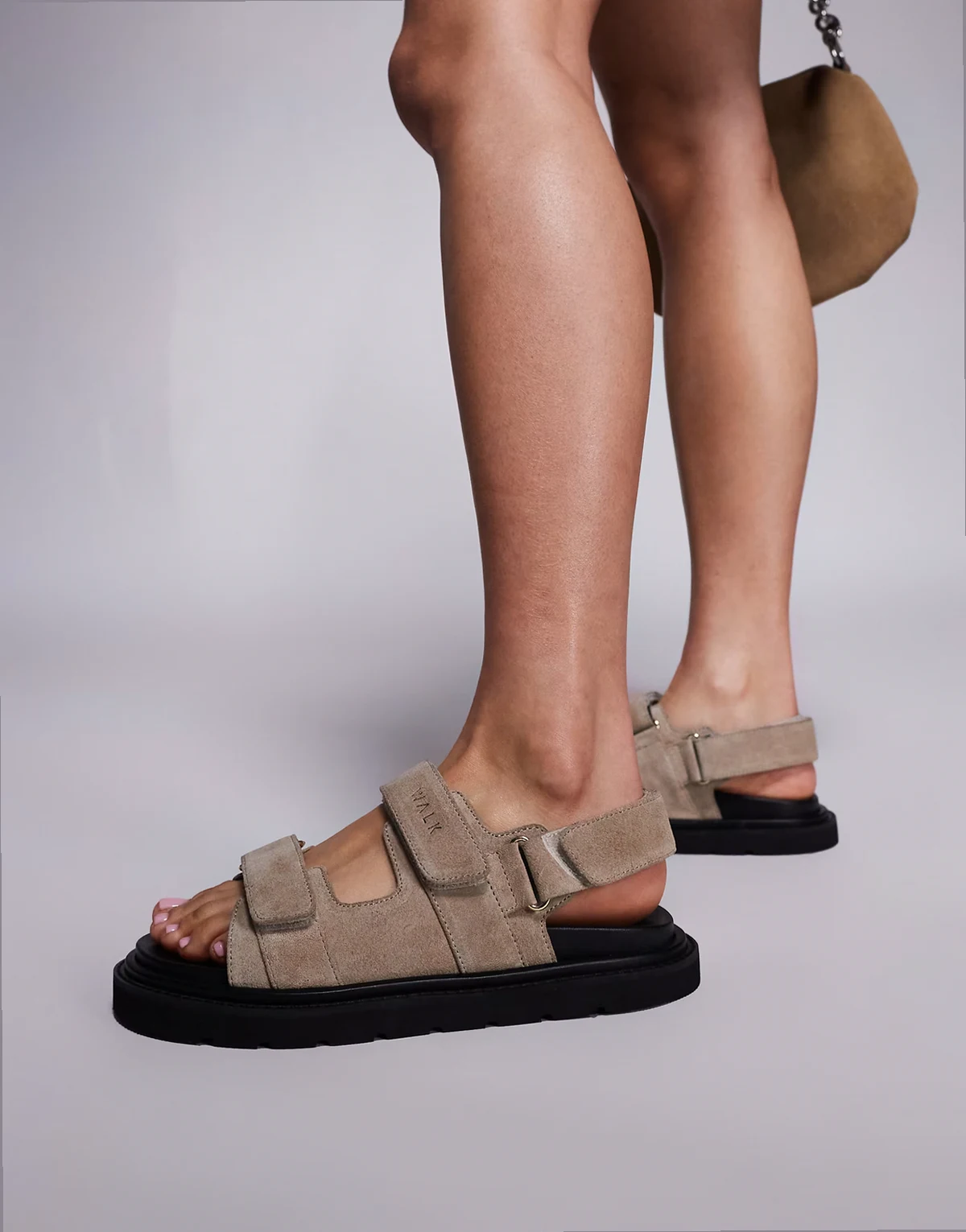 – Budapest – Klettverschluss-Sandalen aus Wildleder in Steinbeige
