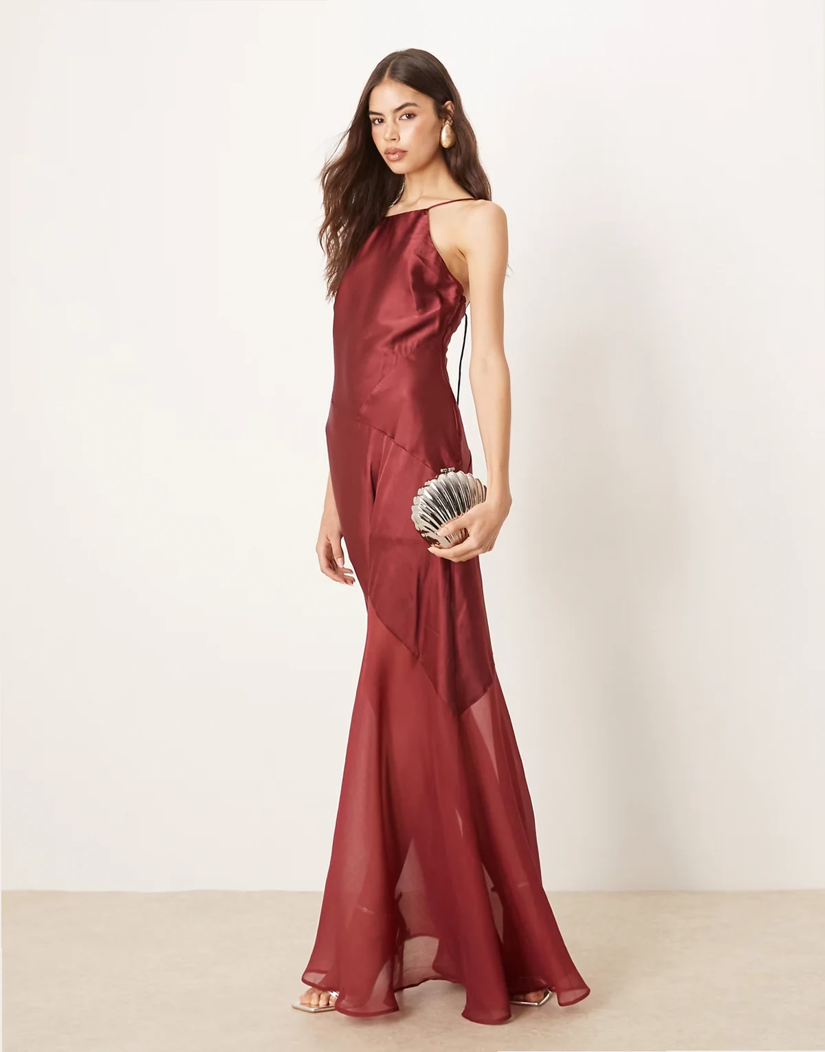 ASOS DESIGN Tall – Satin-Maxikleid in Kirschrot mit Chiffon-Rock und Bahnen-Design