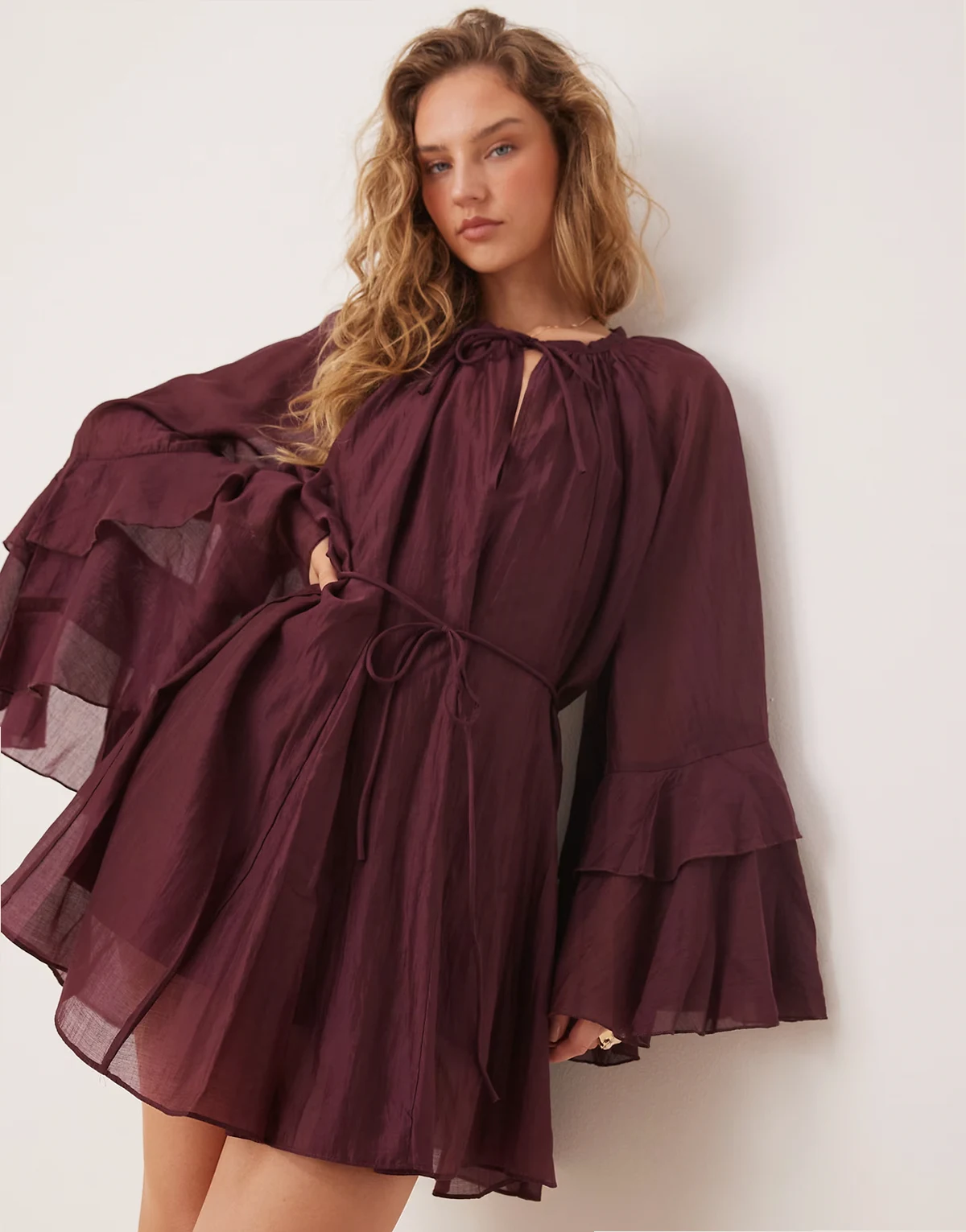 – Gerüschtes Boho-Kleid zum Überziehen aus Chiffon in Burgunderrot