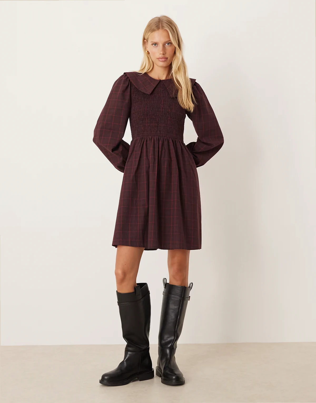 – Mini-Hängerkleid in burgunderrot kariert mit Kragen