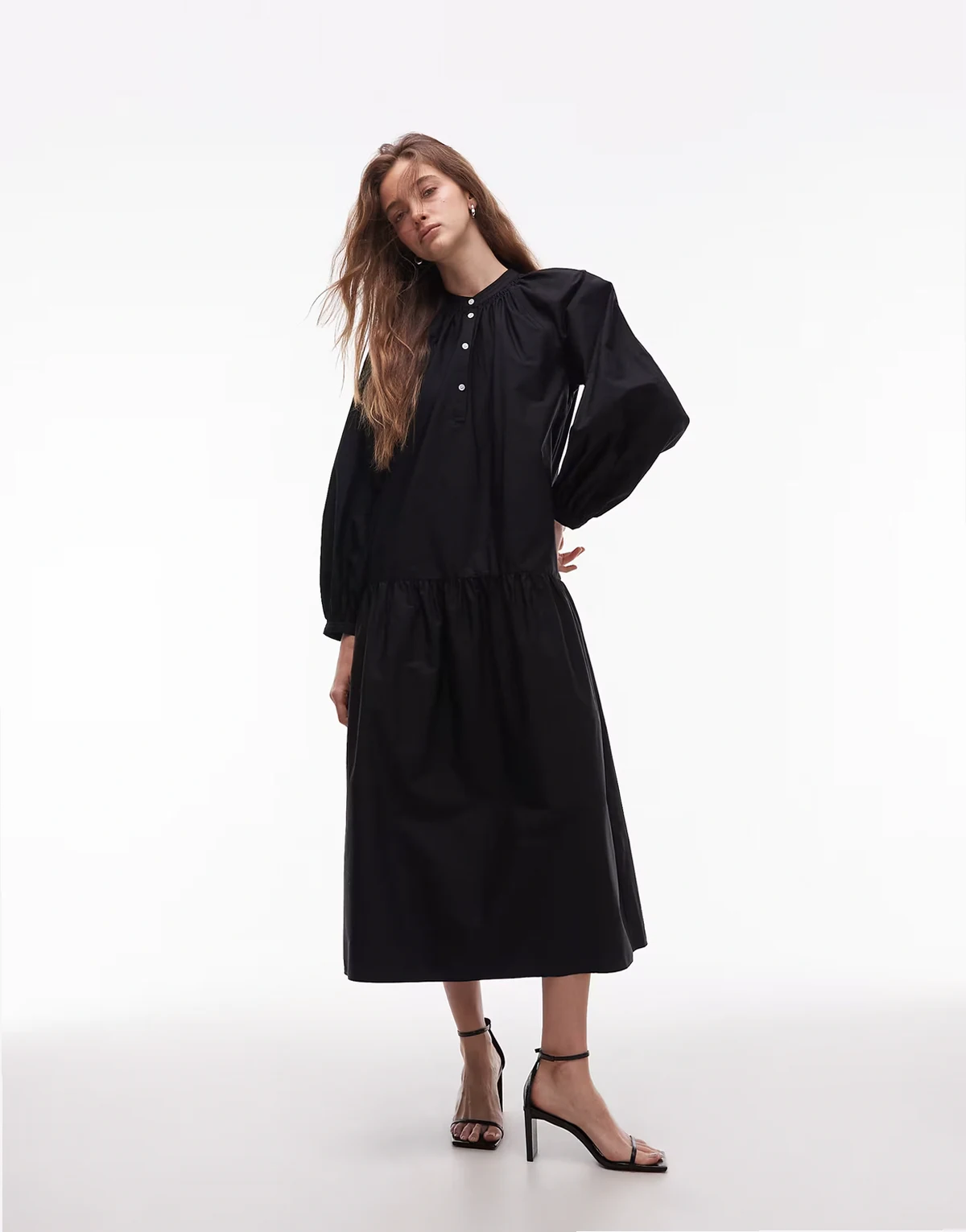 – Maxi-Hängerkleid in Schwarz aus reiner Baumwolle mit Puffärmeln