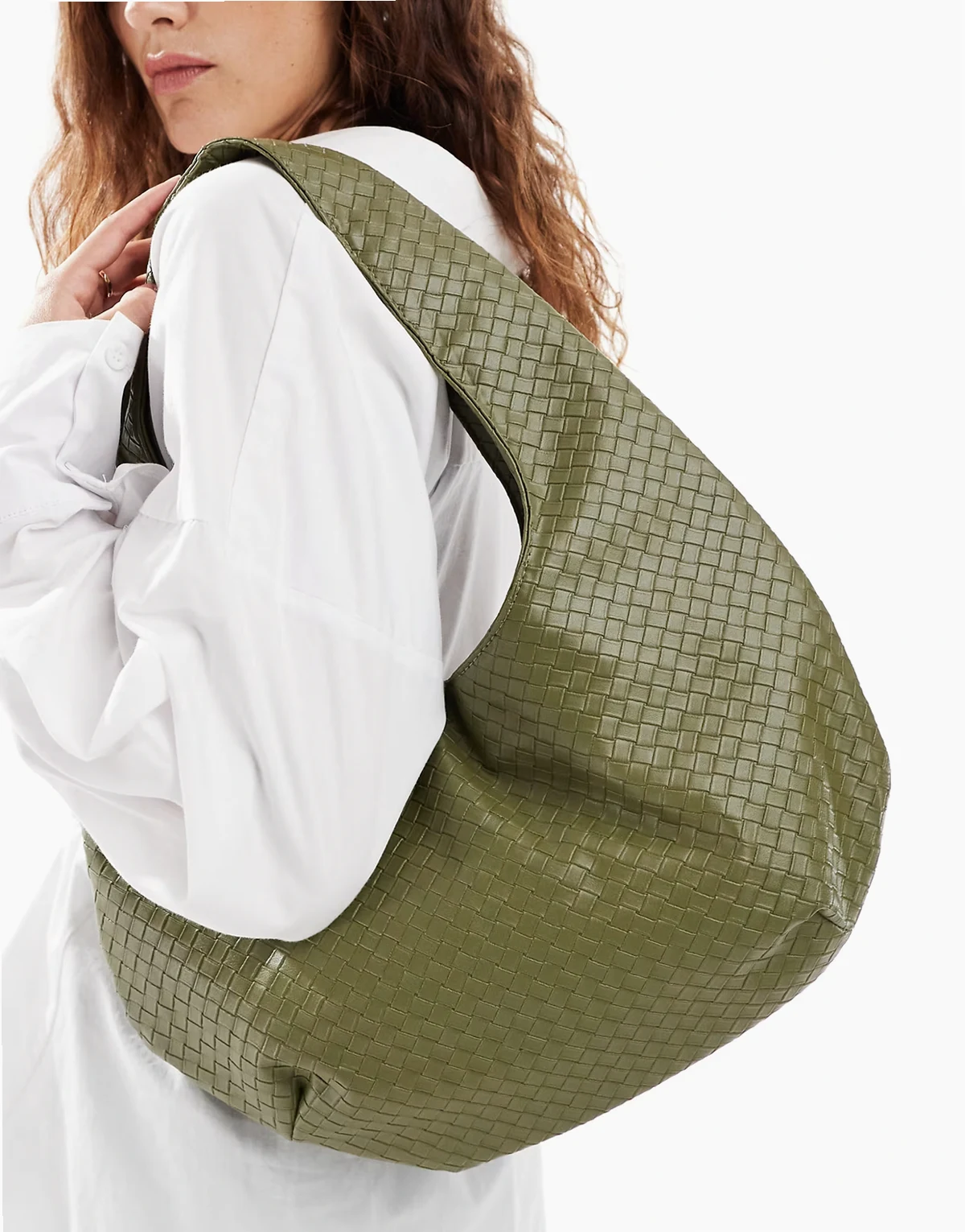 – Große Schultertasche mit Webstruktur in Dunkelgrün