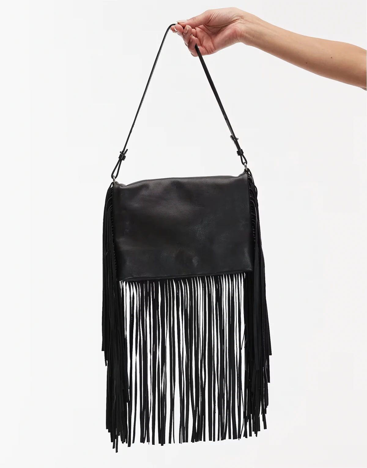 leather fringe shoulder bag in black