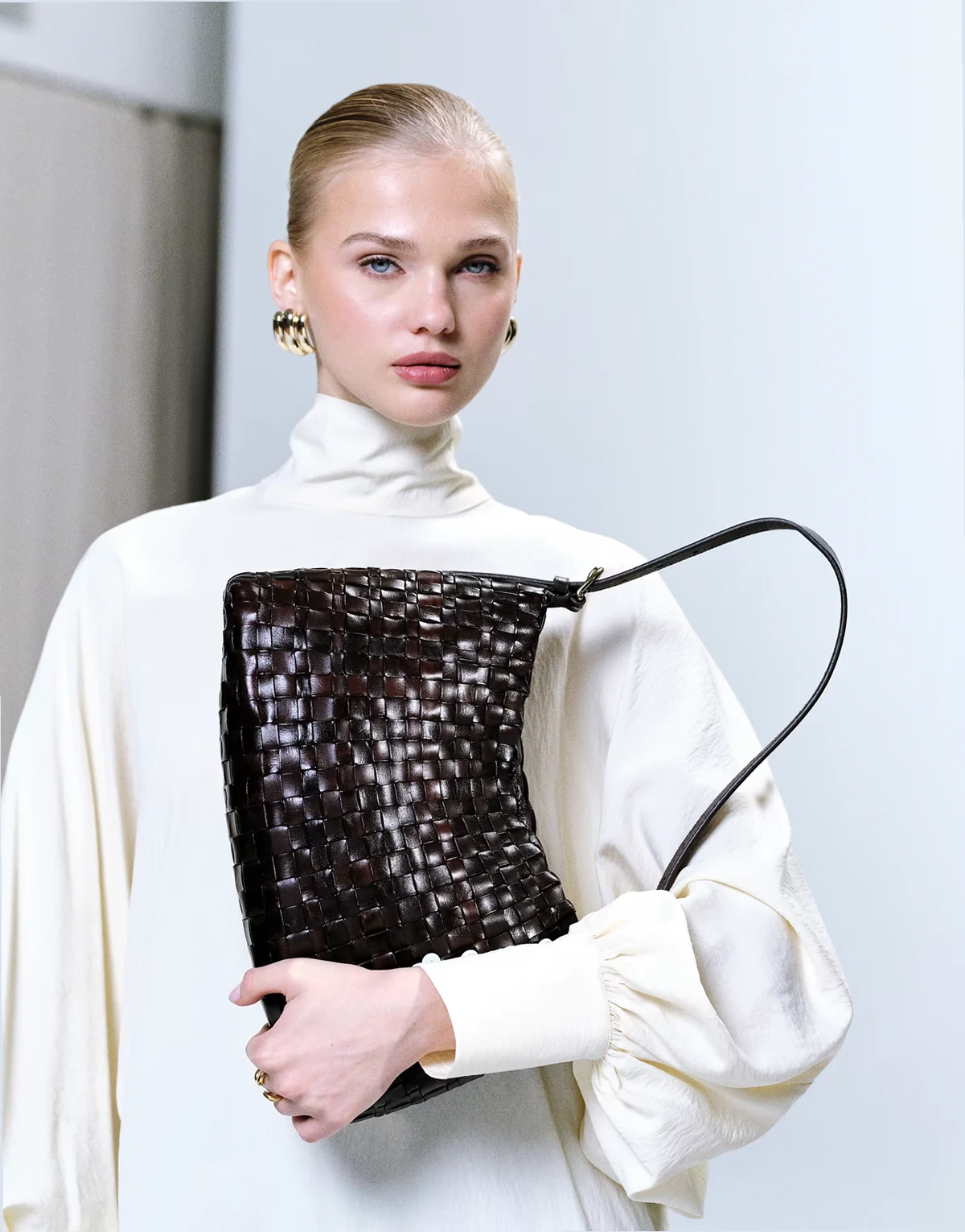 H Salvage woven leather shoulder bag in dark brown