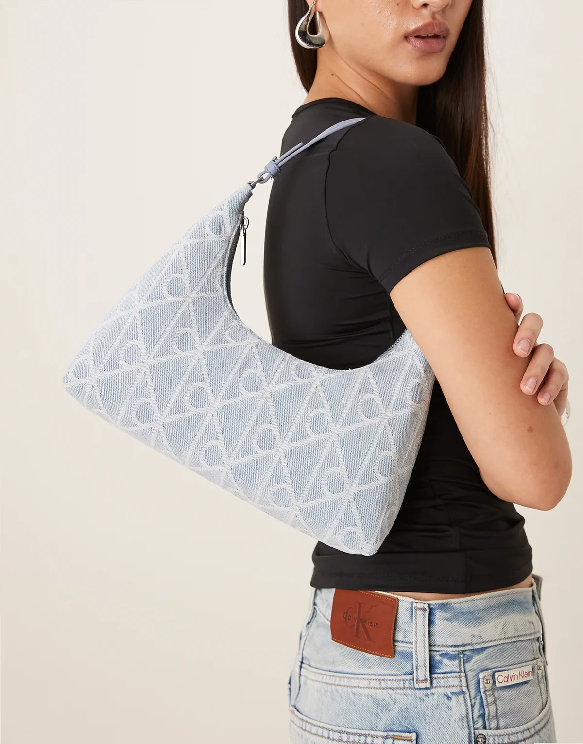 Jeans – Jasnoniebieska jeansowa torebka na ramię we wzór w logo
