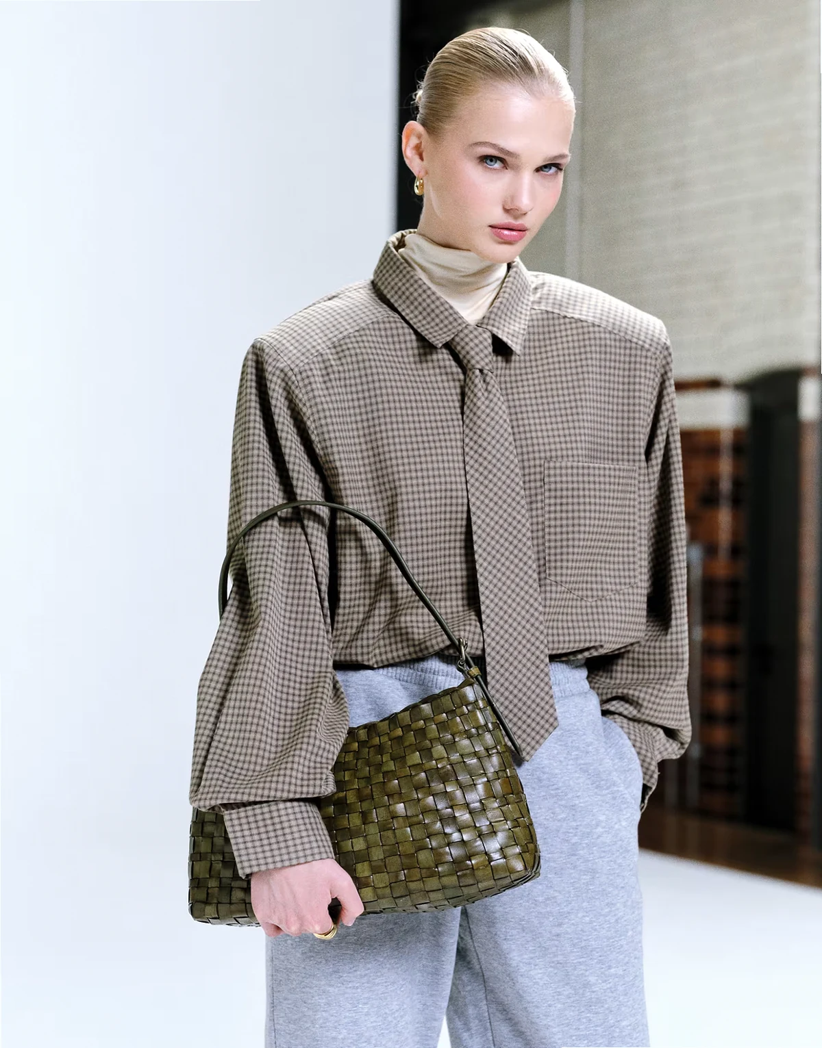 H Salvage woven leather shoulder bag in khaki green