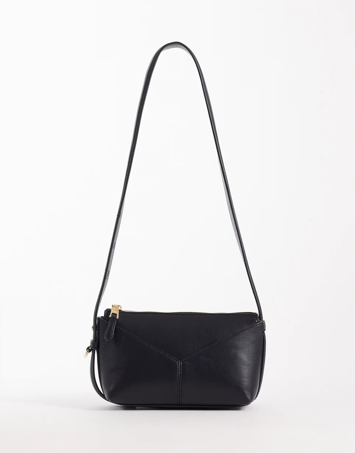 – Usztywniana czarna torebka crossbody