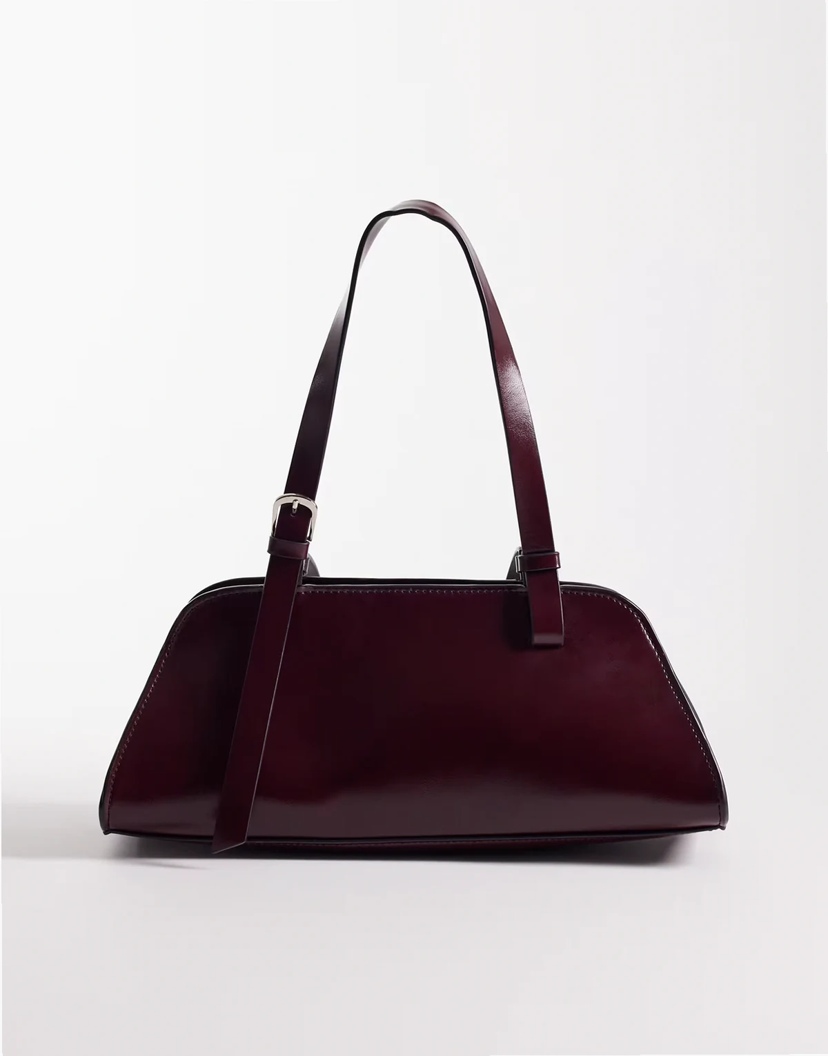 – Eckige Bowling-Tasche in Burgunderrot mit Schnalle am Riemen