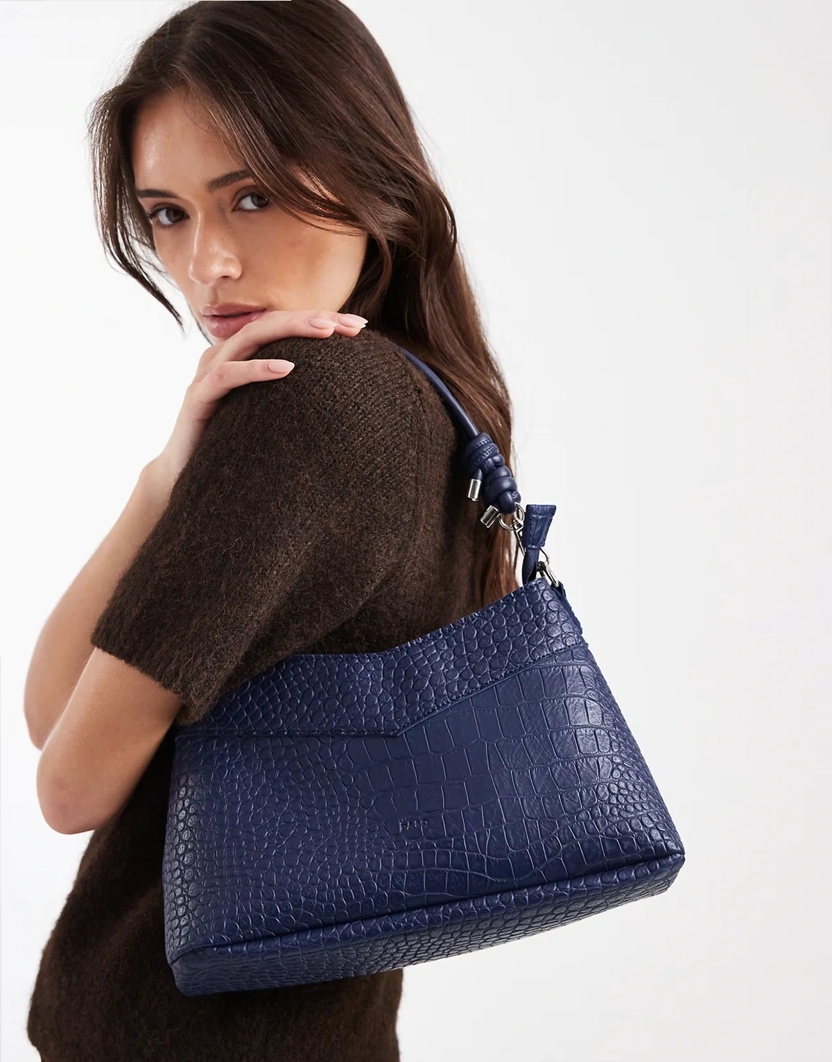 v top shoulder bag with crossbody strap in navy croc
