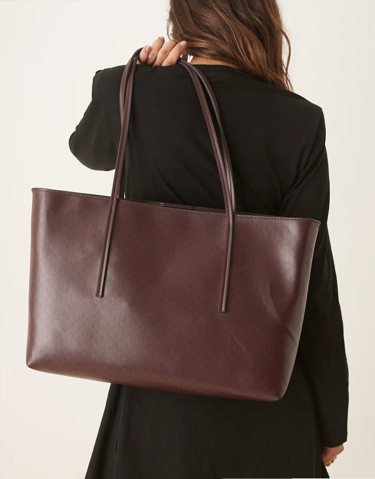 – Tragetasche in Burgunderrot mit Logoprint