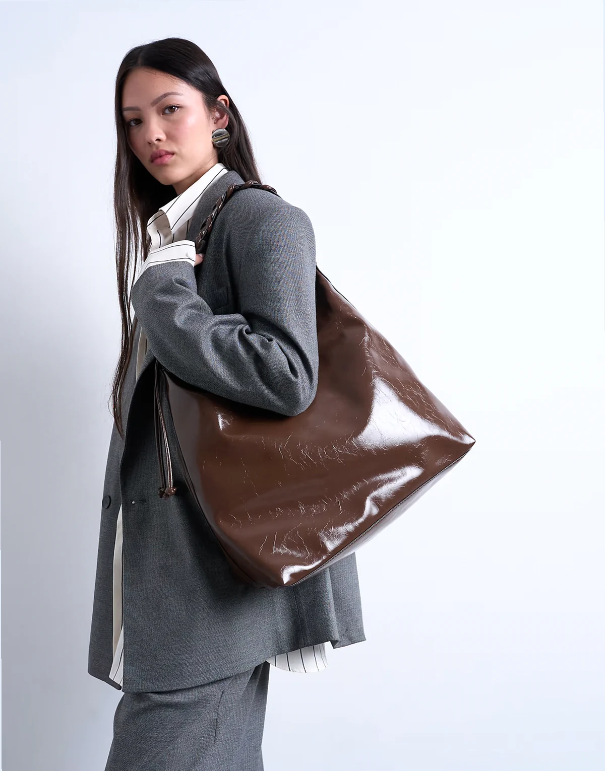 – Tatum – Tragetasche in Schokobraun mit Zierstichen