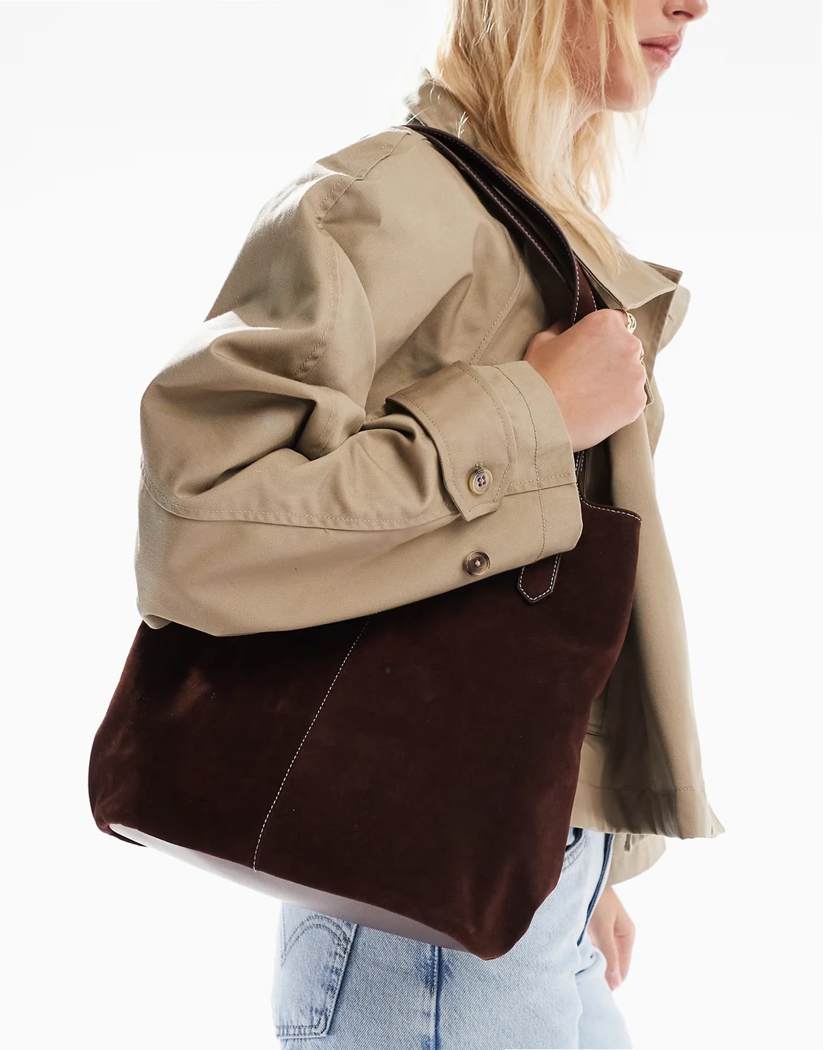 – Schultertasche aus Wildlederimitat in Schokobraun mit Trageriemen