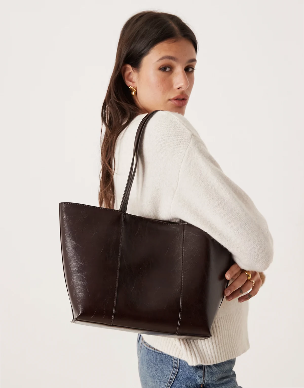 – Tragetasche aus Kunstleder in Dunkelbraun