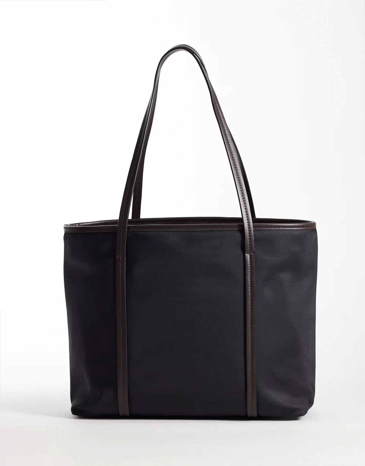 – Czarna nylonowa torba typu tote z kontrastowymi paskami