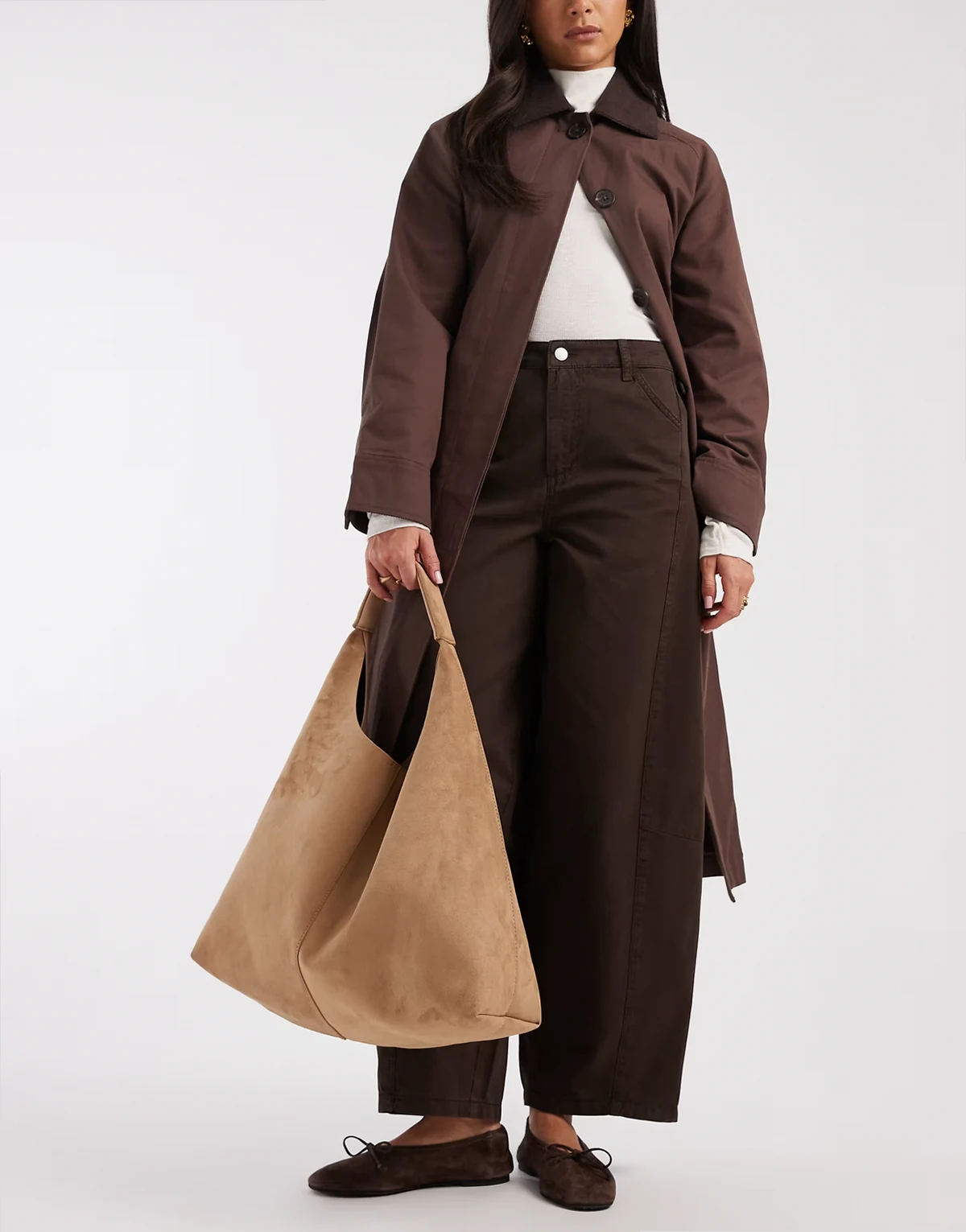 – Zaokrąglona torba typu tote z imitacji zamszu w kolorze biszkoptowym