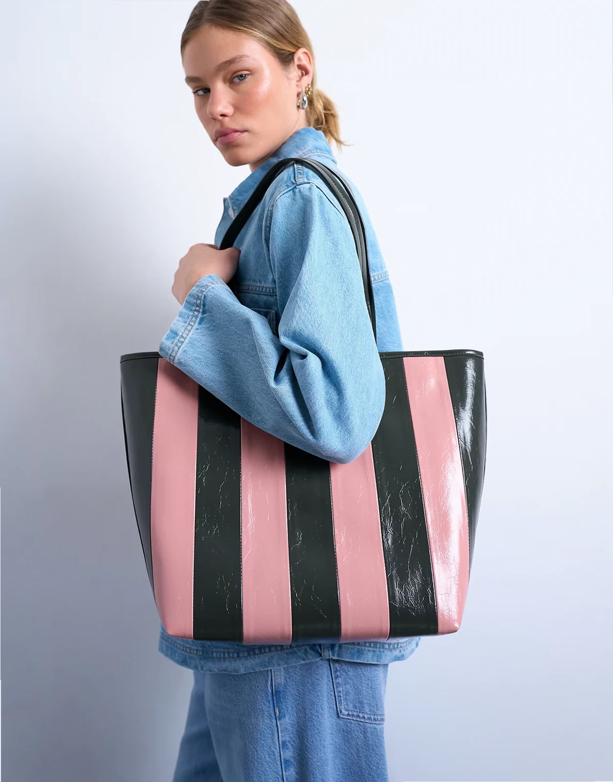 – Stevie – Große Tragetasche aus Kunstleder mit Streifen in Rosa und Khaki