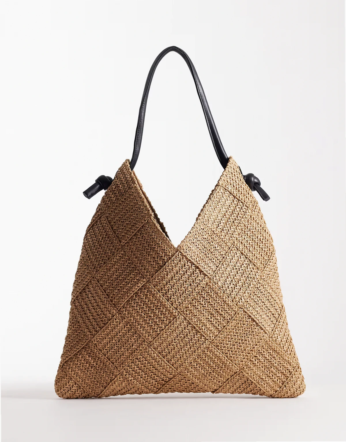 – Słomkowa pleciona torba typu tote z okrągłym uchwytem
