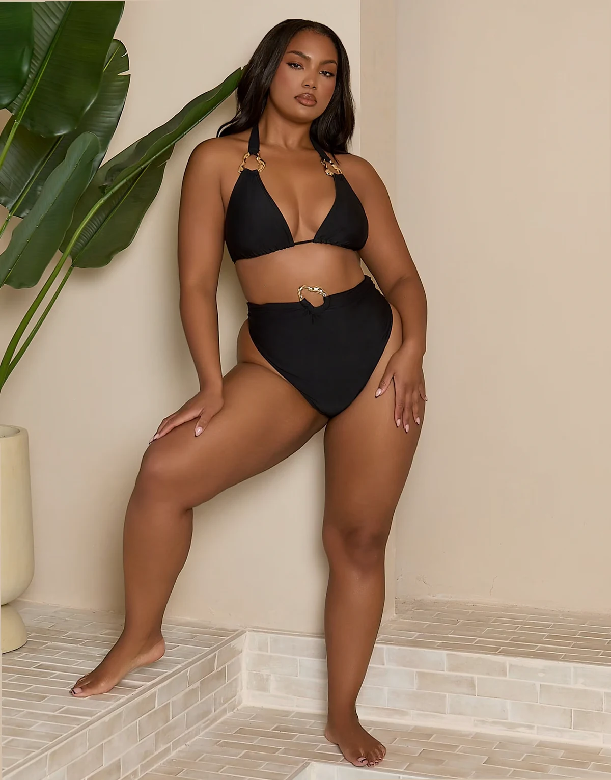 X Bernadette Afia – Czarny dół od bikini z metalową wstawką w kolorze złota