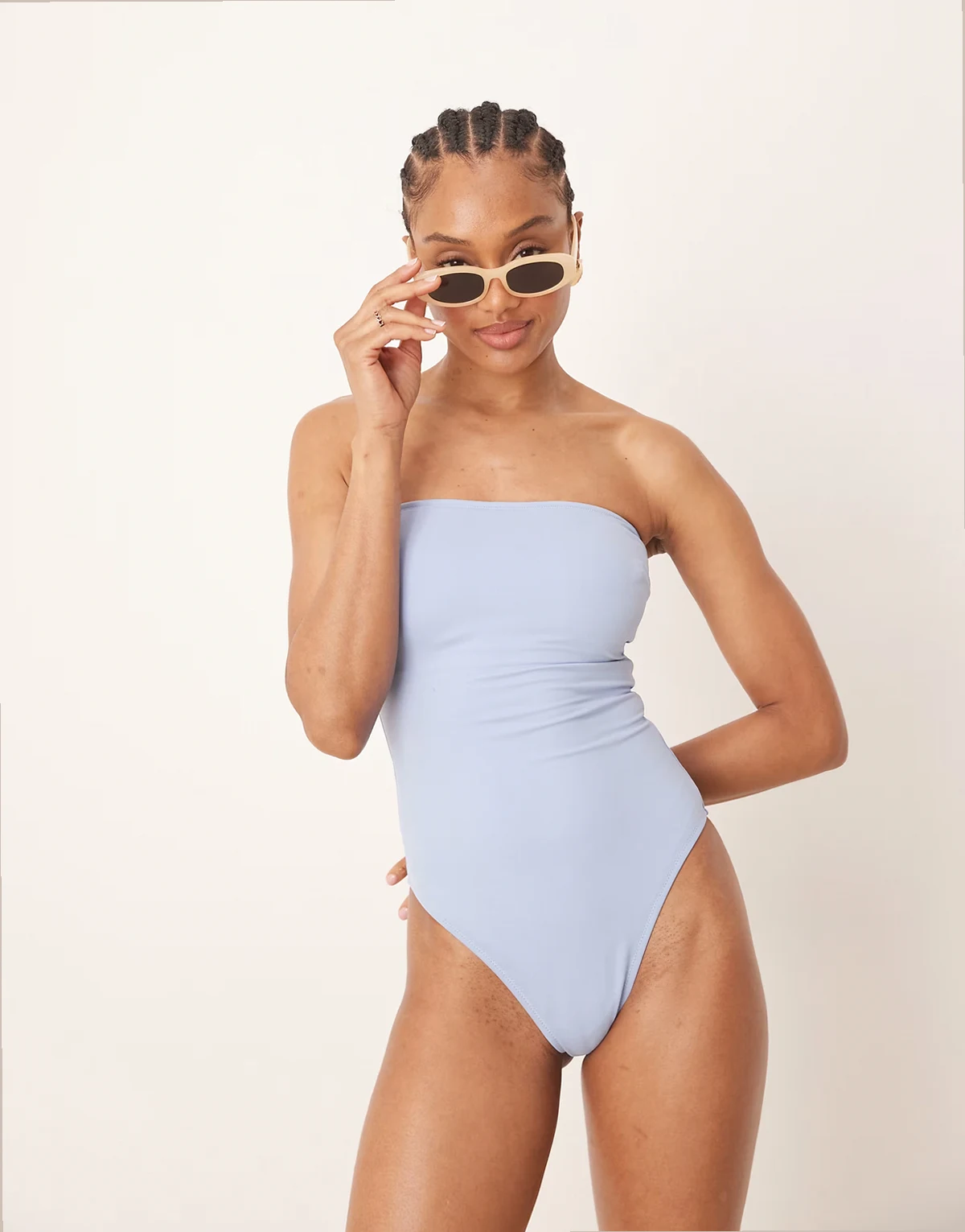 ASOS DESIGN Tall – Maya – Eleganter, trägerloser, gepolsterter Badeanzug in Blau