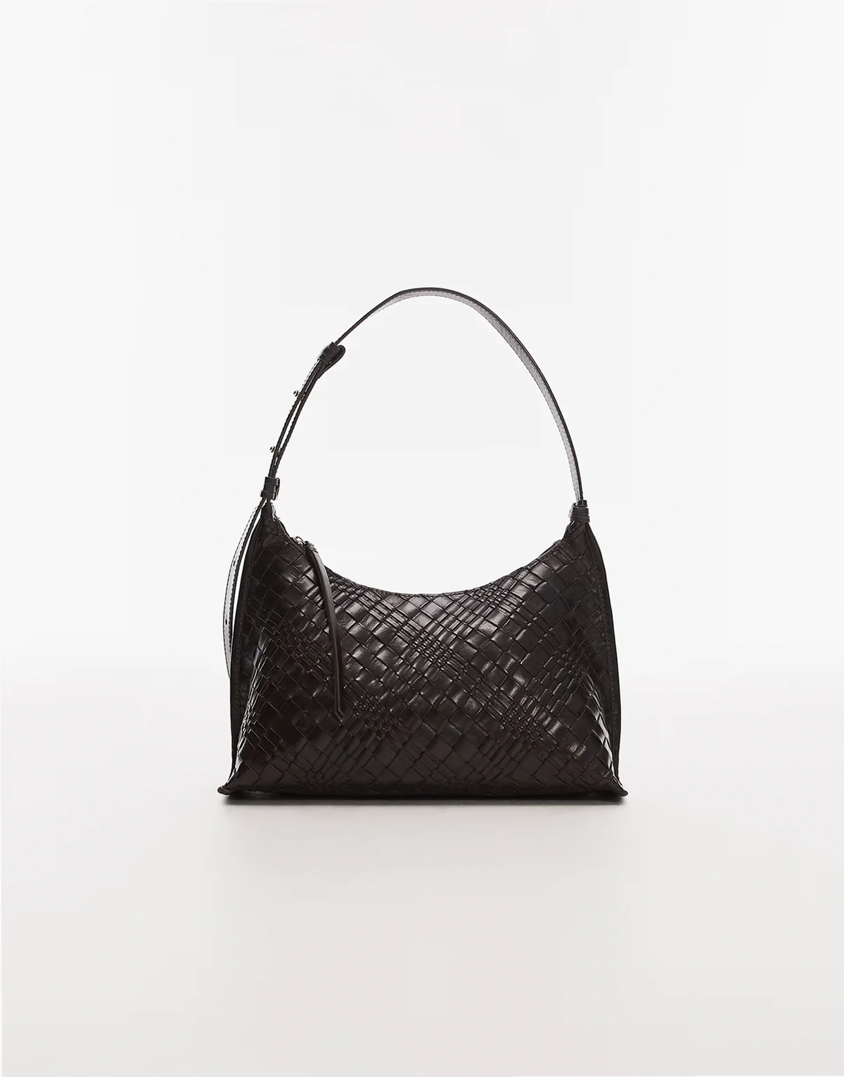 – Geschwungene Umhängetasche aus Echtleder in Braun mit Flechtdesign