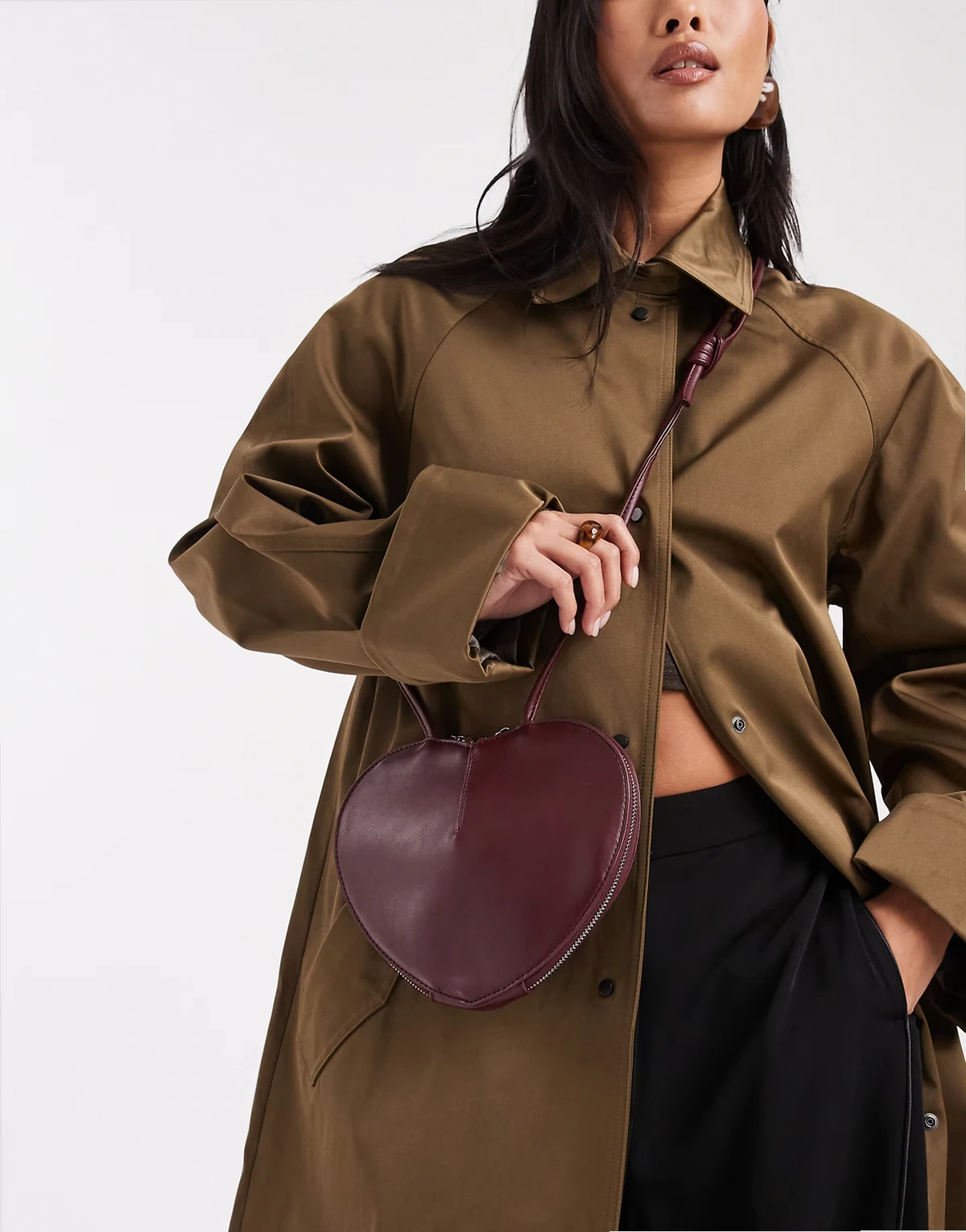 – Herzförmige Umhängetasche in Burgunderrot