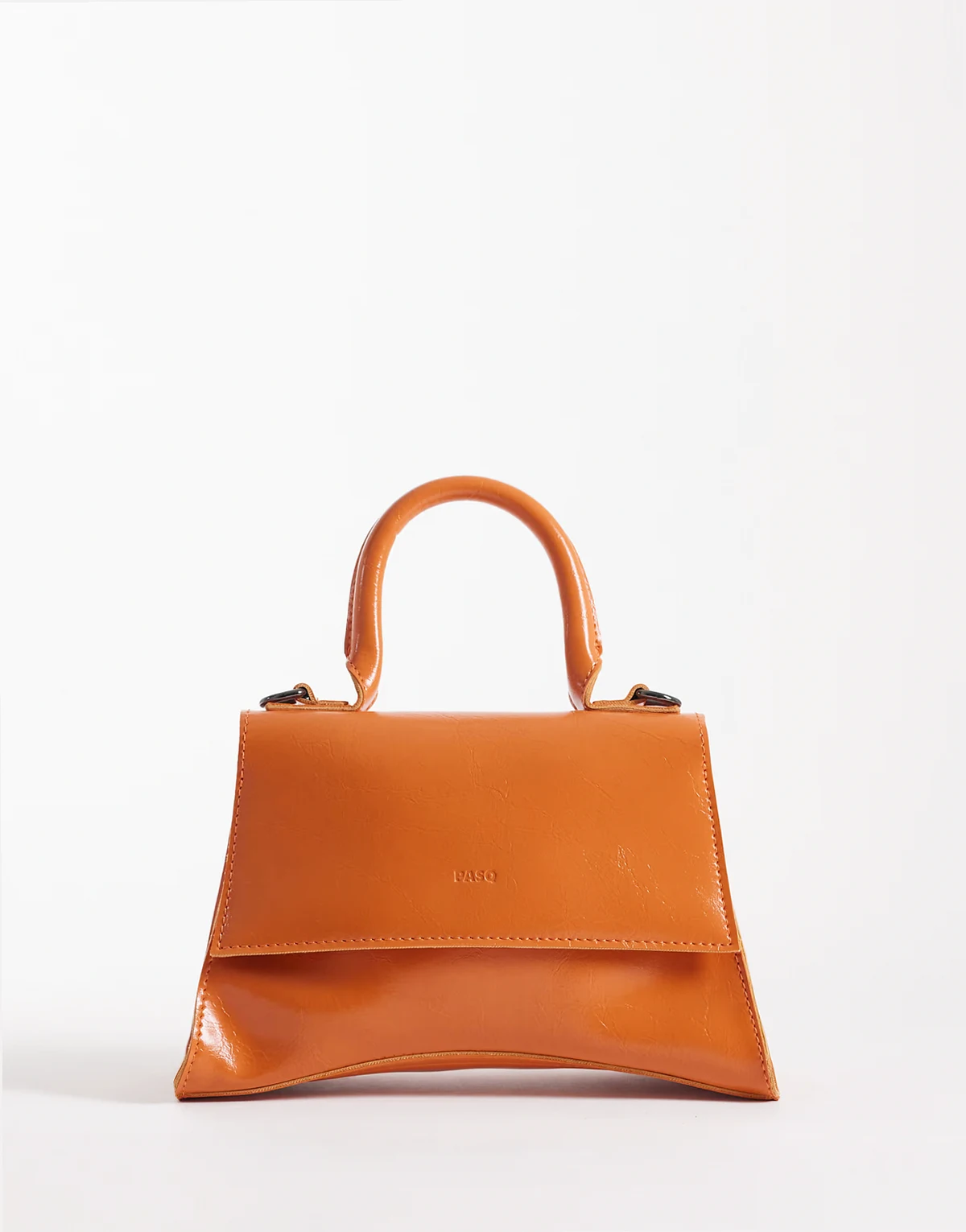 – Mini-Handtasche in Orange mit abgerundetem Boden und Umhängeriemen