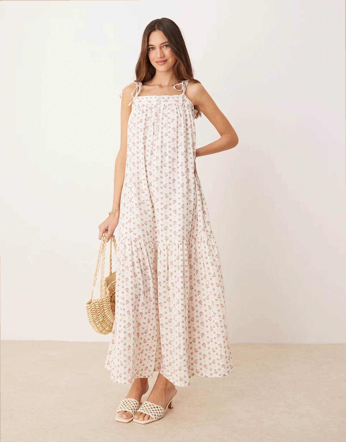 – Langes Boho-Hängerkleid mit rosa Blümchenmuster und gebundenen Trägern