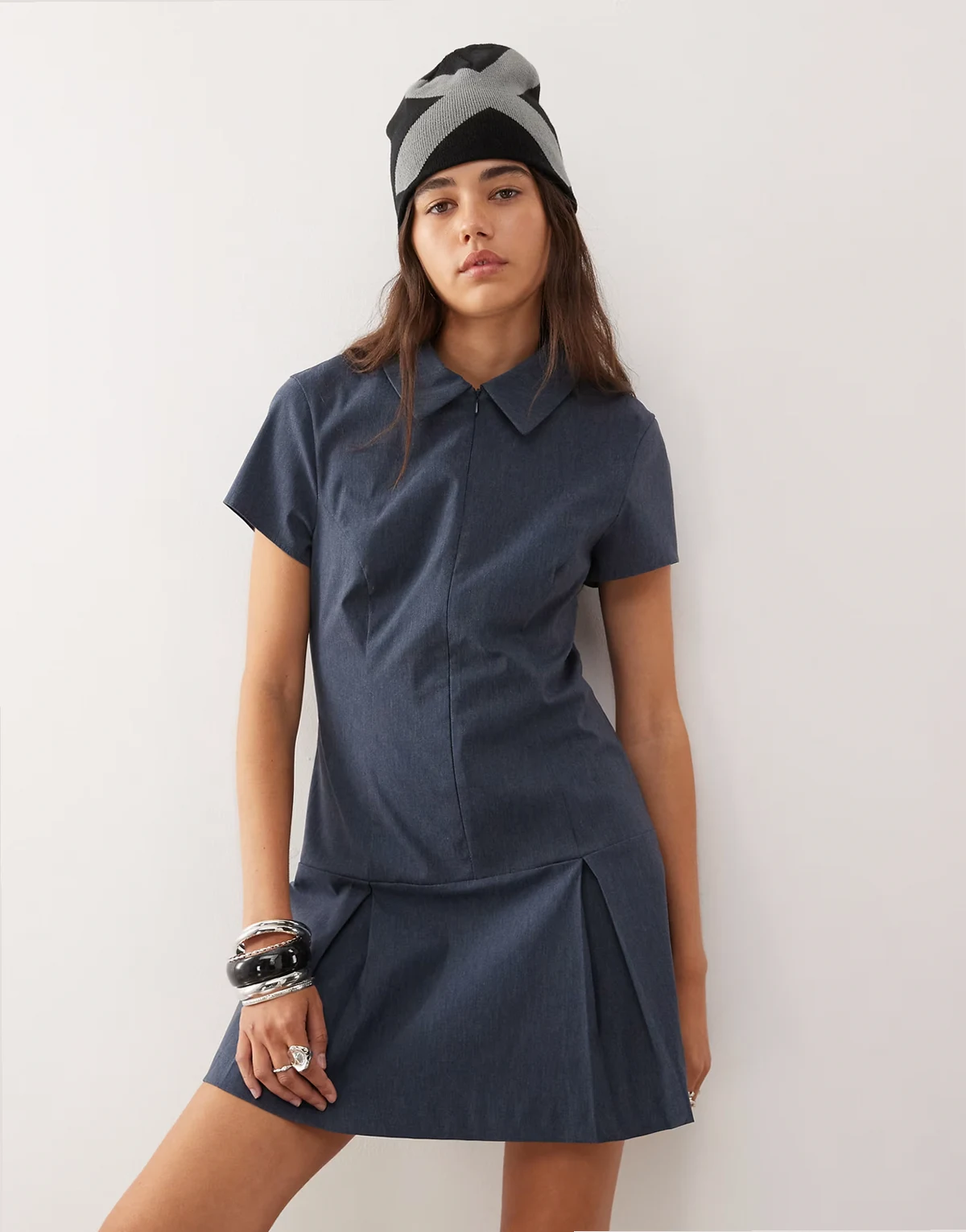 – Figurbetontes, elegantes Kleid aus Bengaline in Marineblau