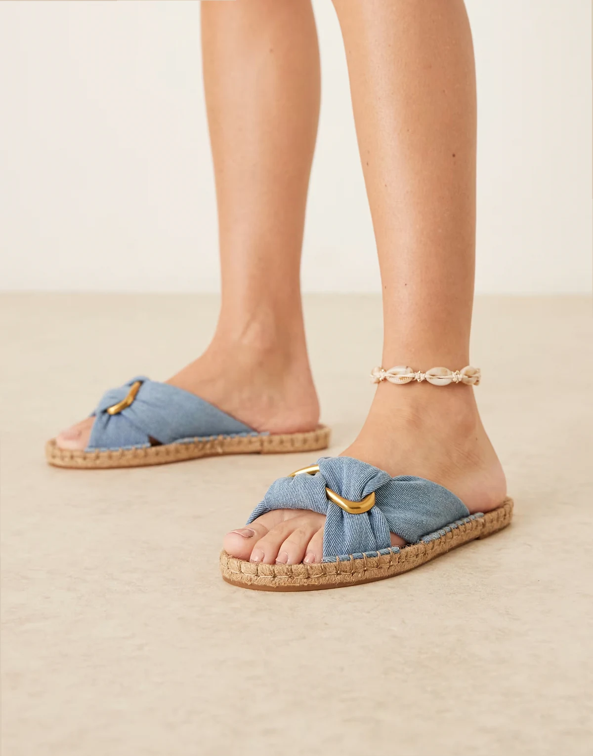 – Jade – Geknotete Espadrille-Pantoletten in Blau aus Denim