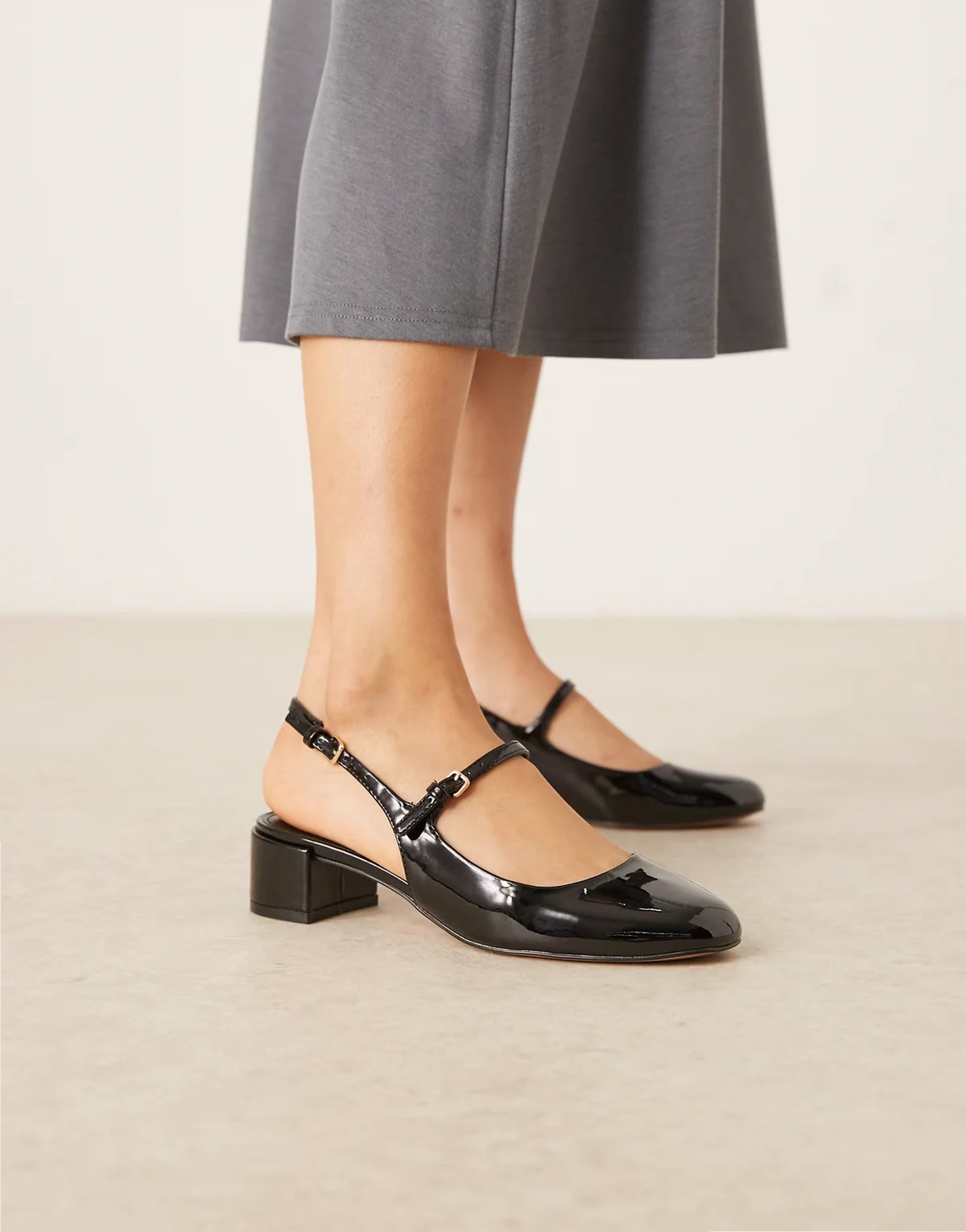 – Mary-Jane-Schuhe in Schwarz mit Fersenriemen und Absatz