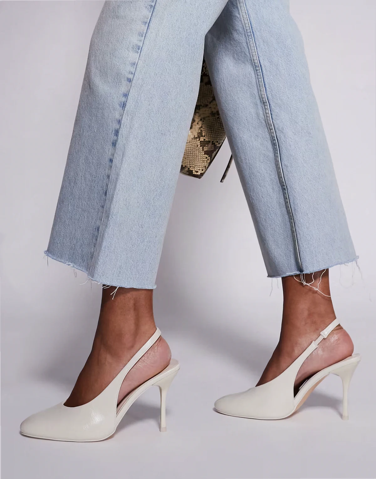 – Tilapia – Slingback-Absatzschuhe in Cremeweiß mit hohem Vorderblatt