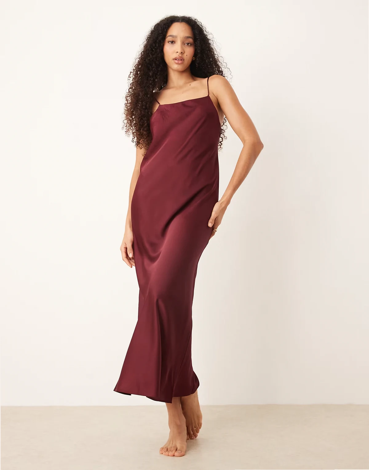 – Maxi-Trägerkleid aus Satin in Dunkelrot