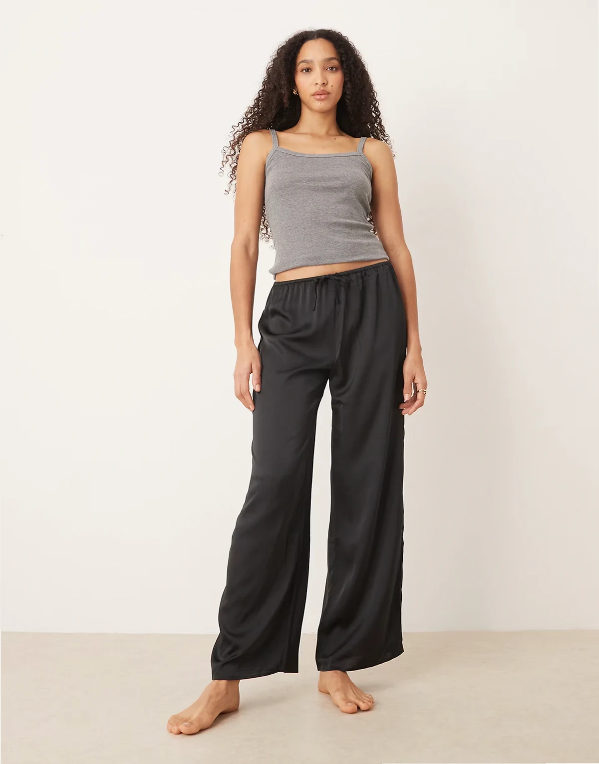 – Satin-Pyjamahose in Anthrazit mit Kordelzug