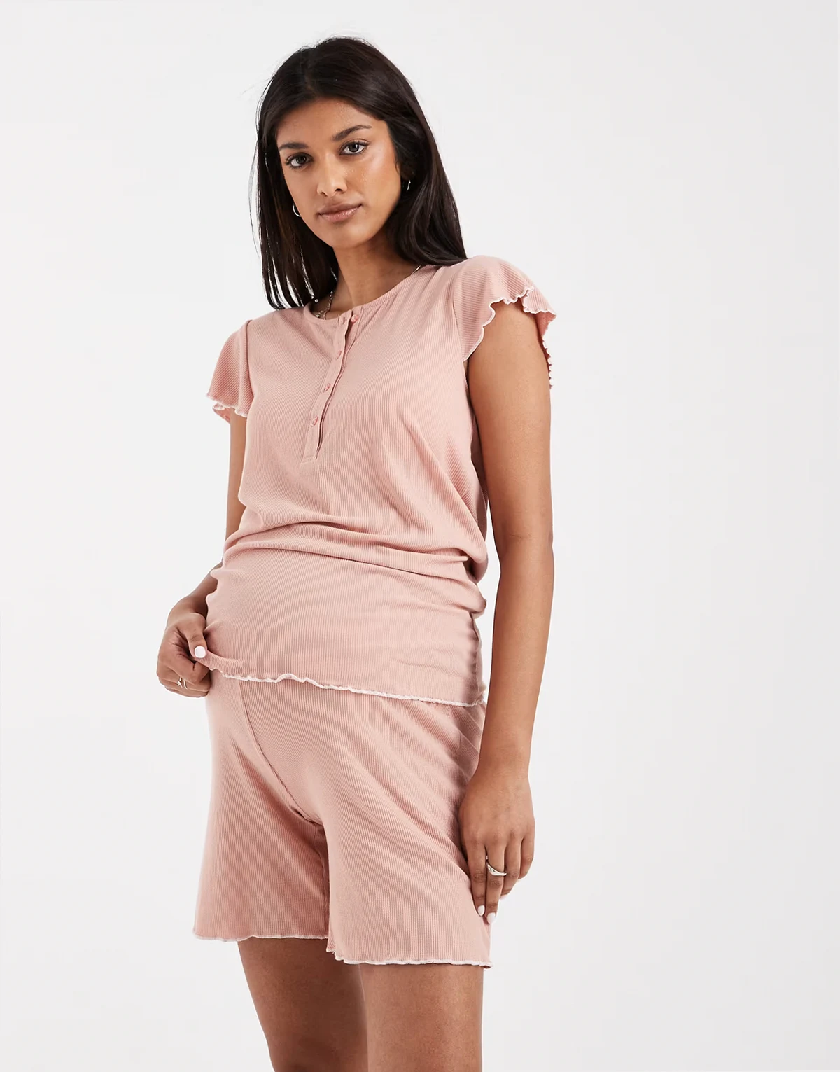 Mamalicious Maternity – Pyjama-Set in Beige mit Kräuselsaum, bestehend aus Still-Oberteil mit 2 Funktionen und Shorts