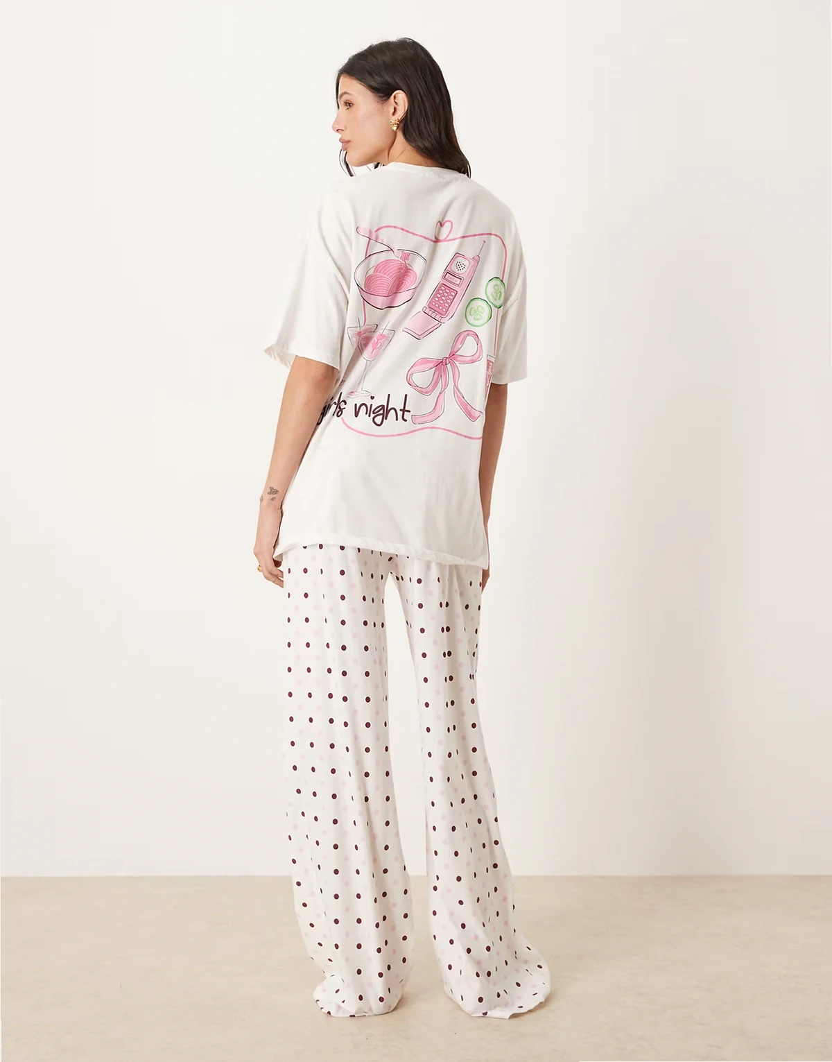 ASOS DESIGN Tall – Pyjama-Set bestehend aus Oversize-T-Shirt mit „Girls Night“-Print und weit geschnittener Hose