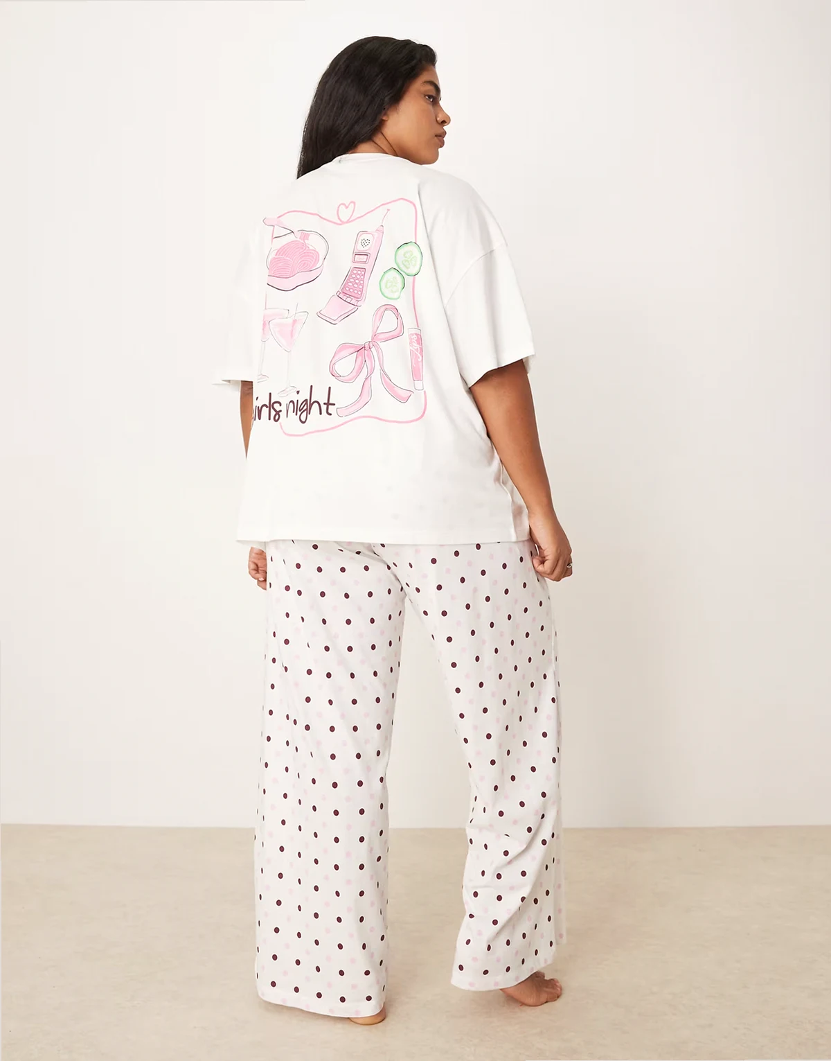 ASOS DESIGN Curve – Piżama z grafiką „girls night”: T-shirt oversize i spodnie z szerokimi nogawkami
