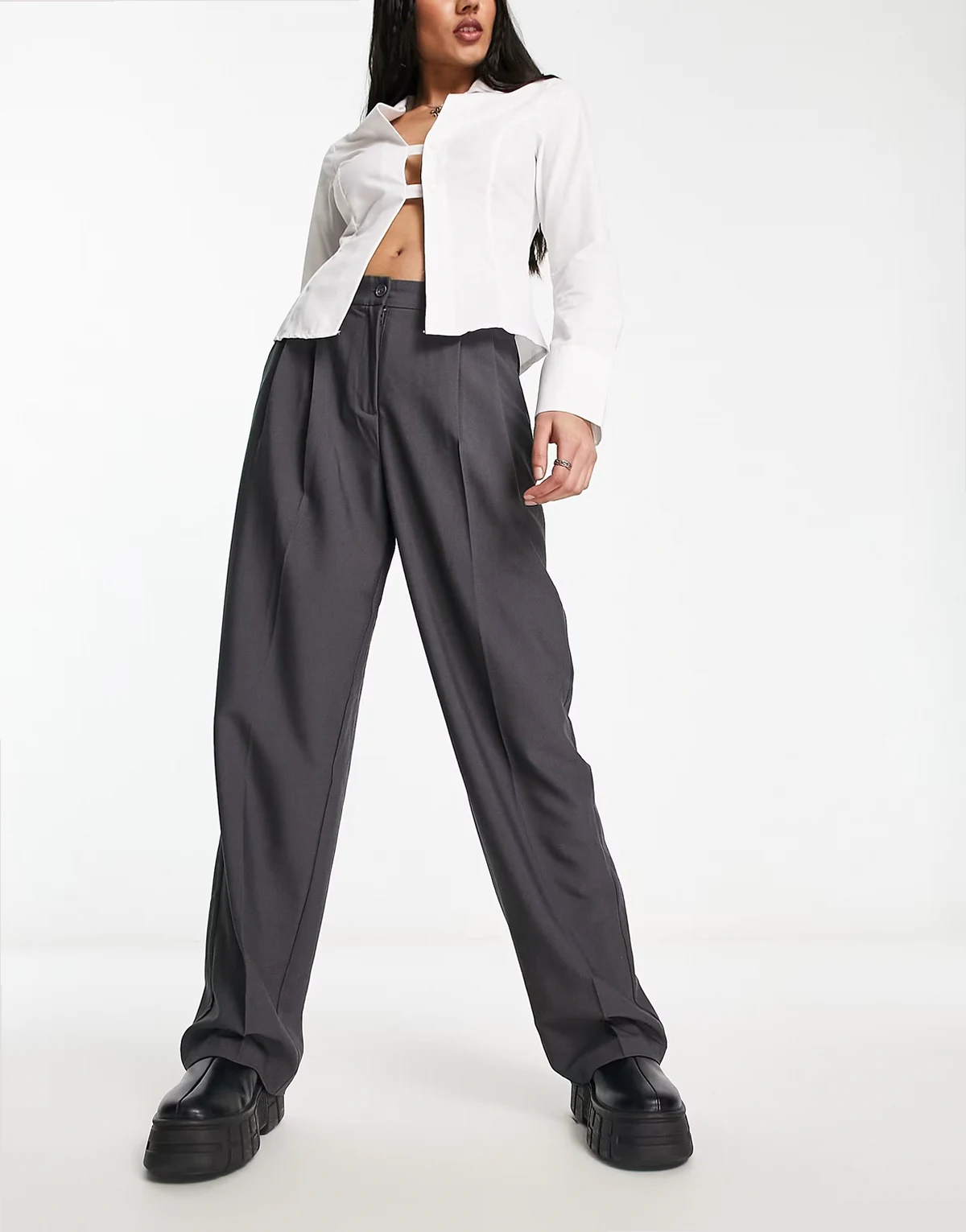 – Elegante Hose in Anthrazit mit Bundfalten und weitem Bein