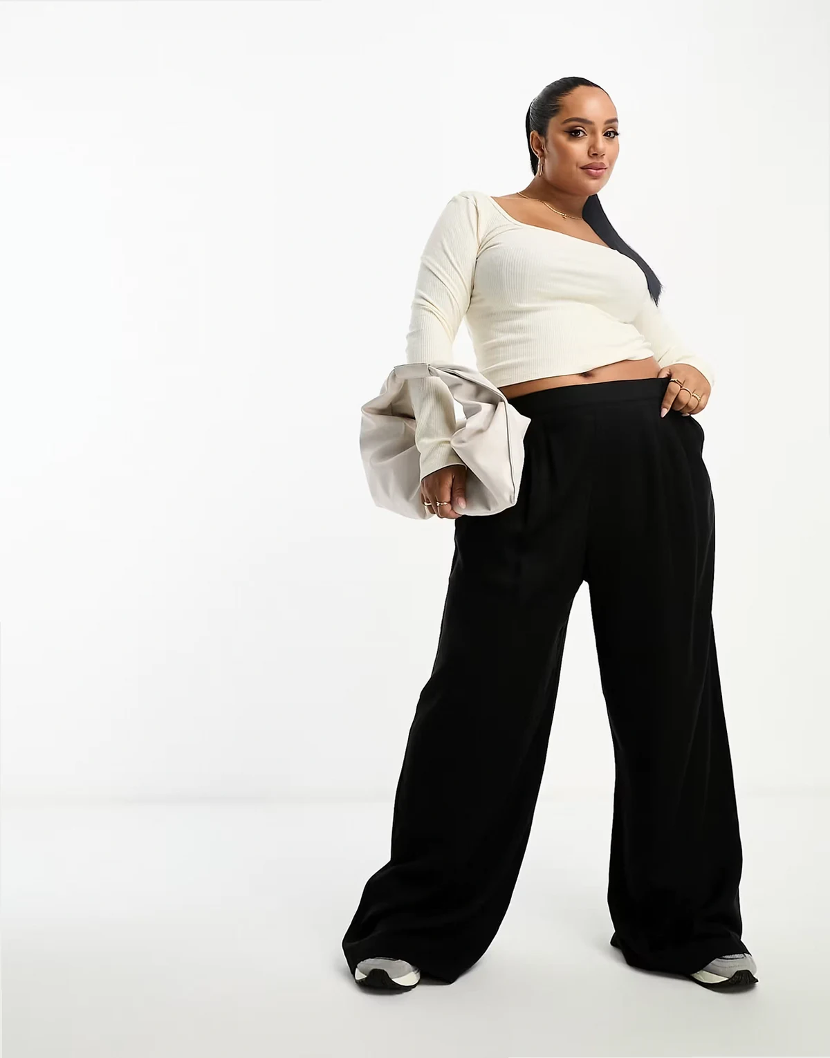 ASOS DESIGN Curve – Czarne spodnie z szerokimi nogawkami i zakładką z przodu