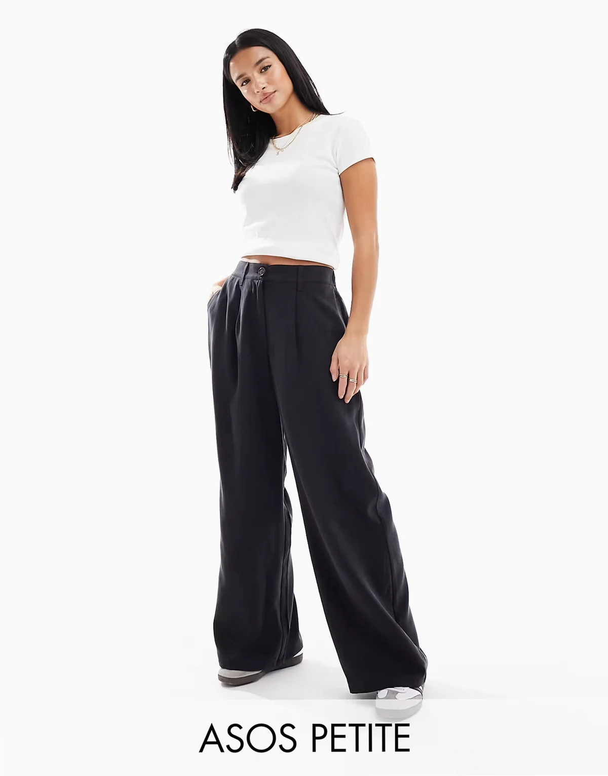 ASOS DESIGN Petite – Hose in verwaschenem Schwarz mit lockerem, geradem Schnitt