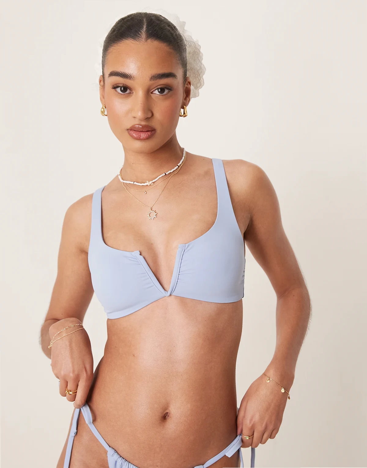 – Maya – Mix and Match – Cropped-Bikinioberteil in Blau mit v-förmigem Drahtdetail