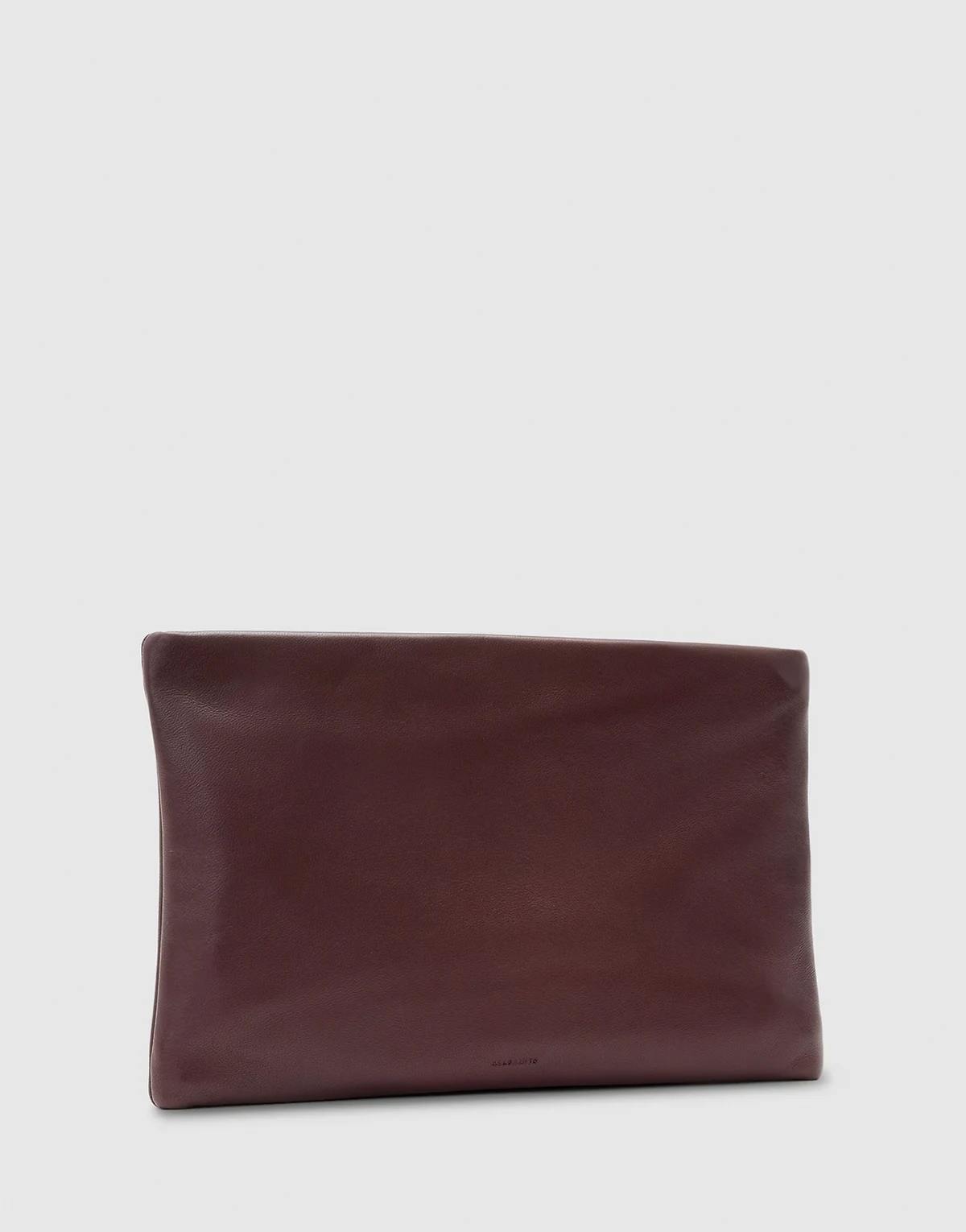 – Bettina – Bordowa skórzana kopertówka zapinana u góry na zamek