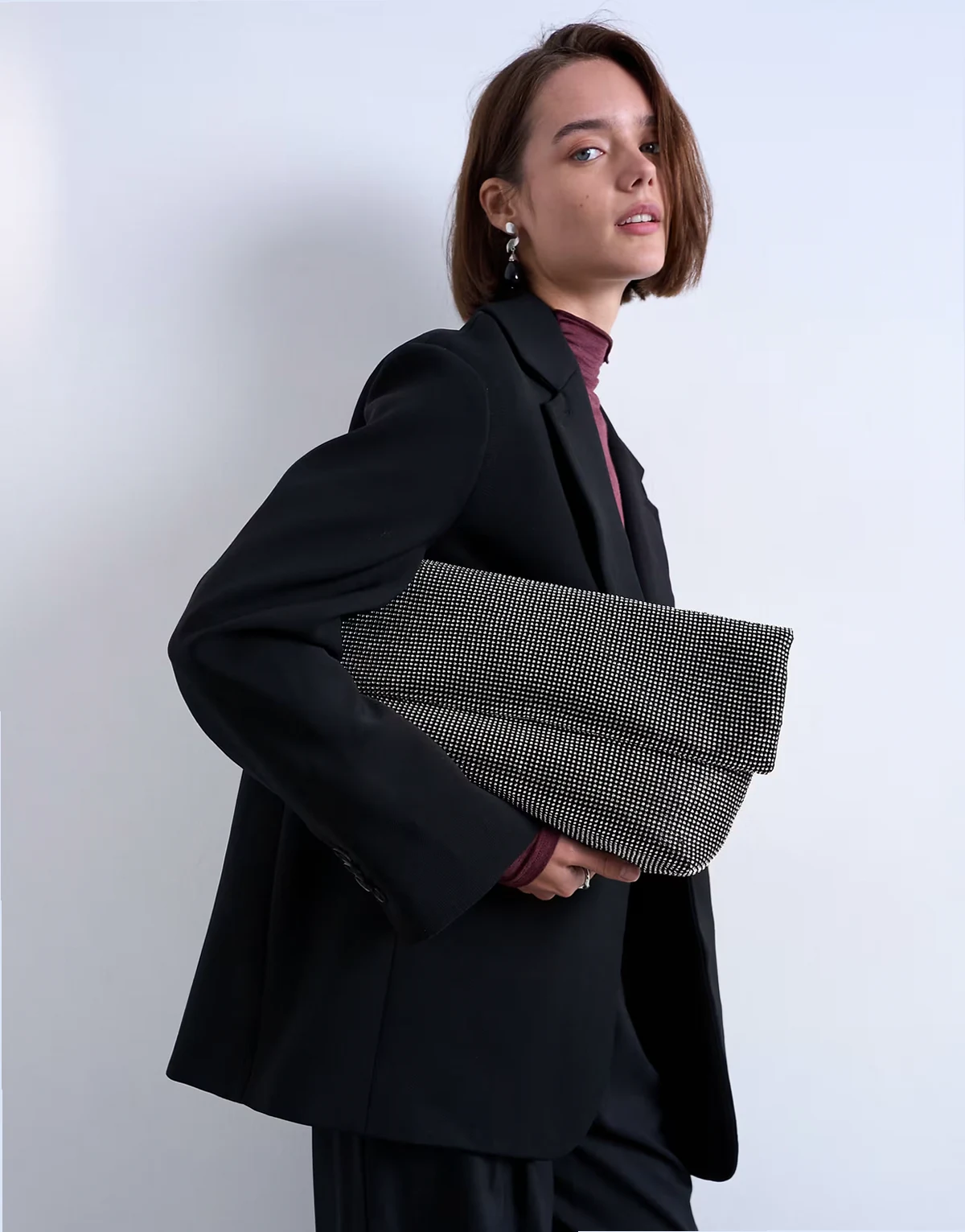 – Georgia – Große Clutch in Schwarz mit Strassbesatz und Umschlag