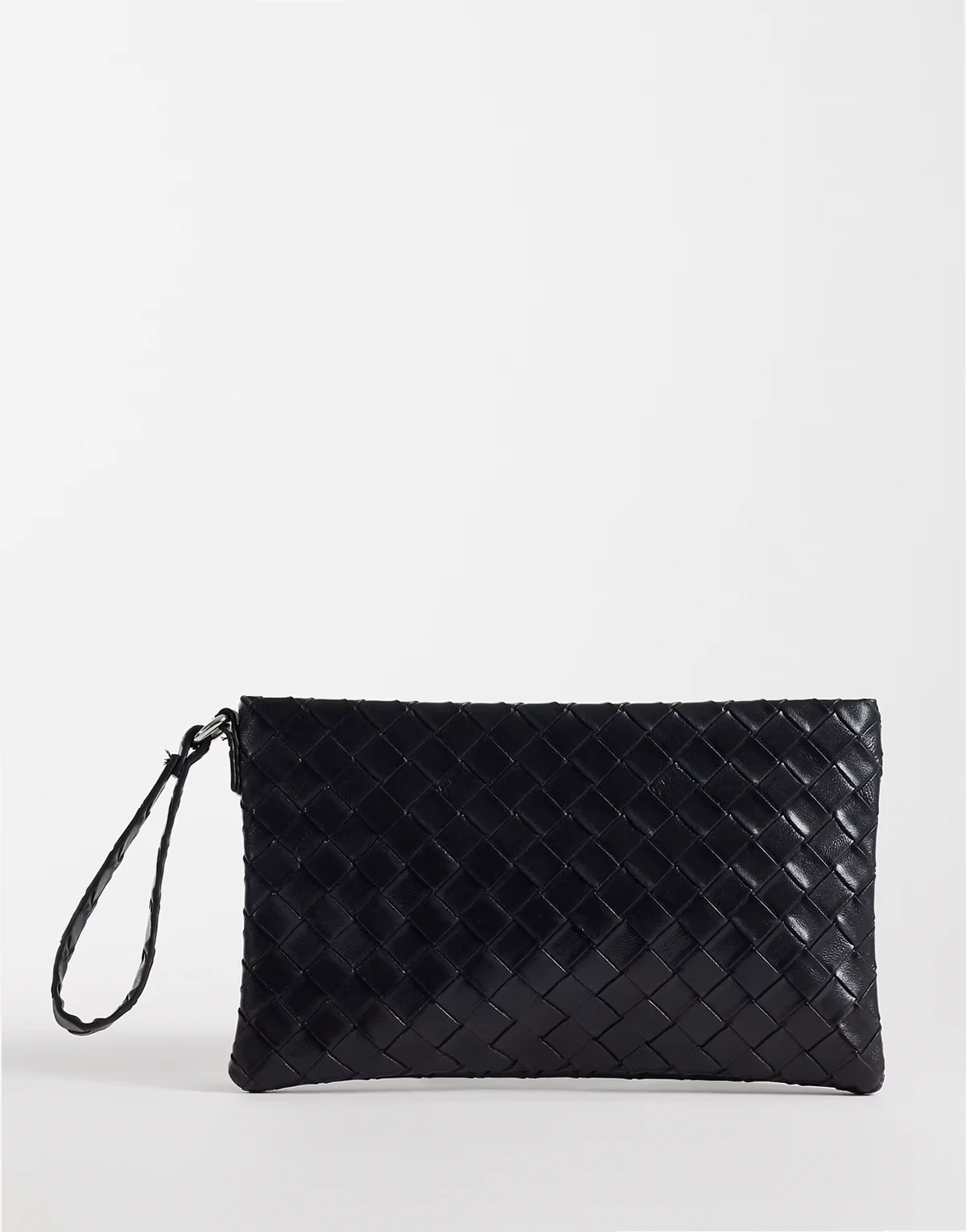 woven flat clutch bag in black