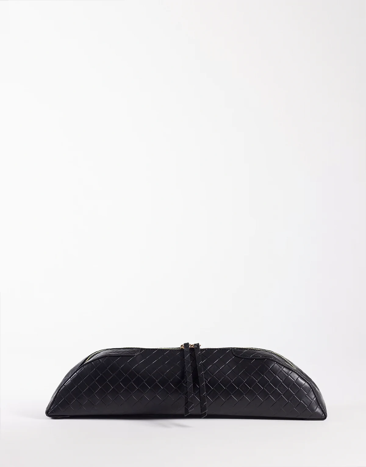 – Längliche Federmäppchen-Clutch in schwarzer Weboptik