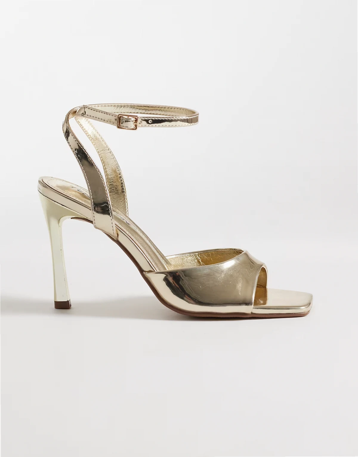 – June – Sandaletten in Gold mit Absatz