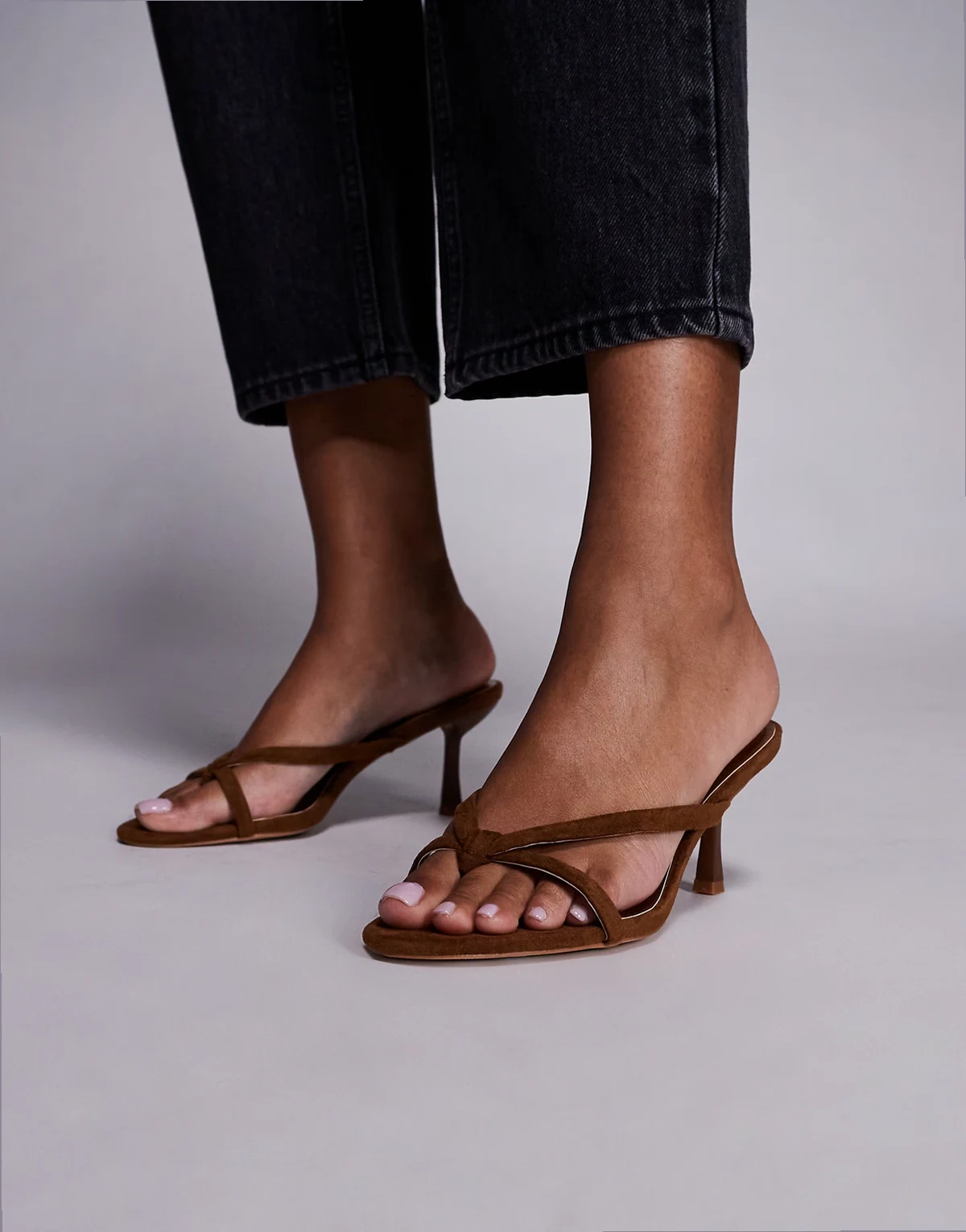 SIMMI London – Martina – Jasnobrązowe zamszowe sandały na obcasach