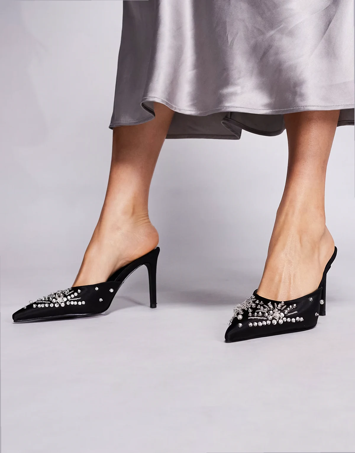 – Angelica – Verzierte High Heels in Schwarz mit Mules-Design