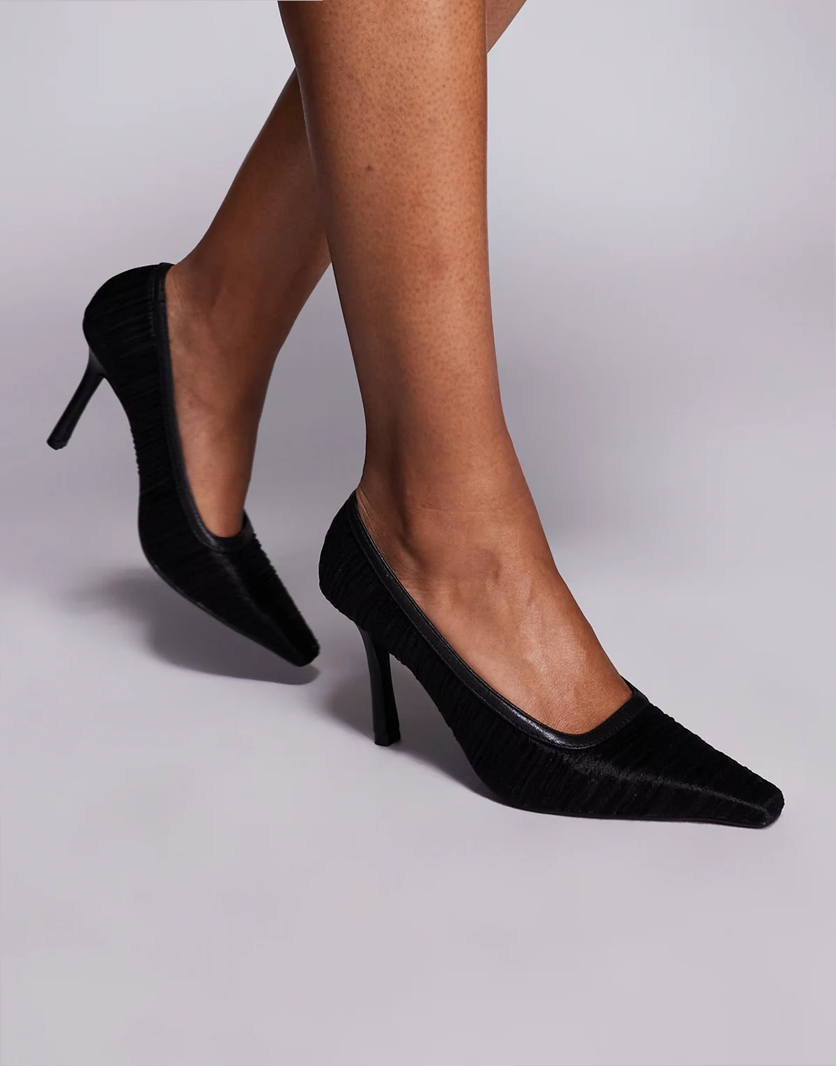 – Salty – Czarne szpilki z marszczonego tiulu