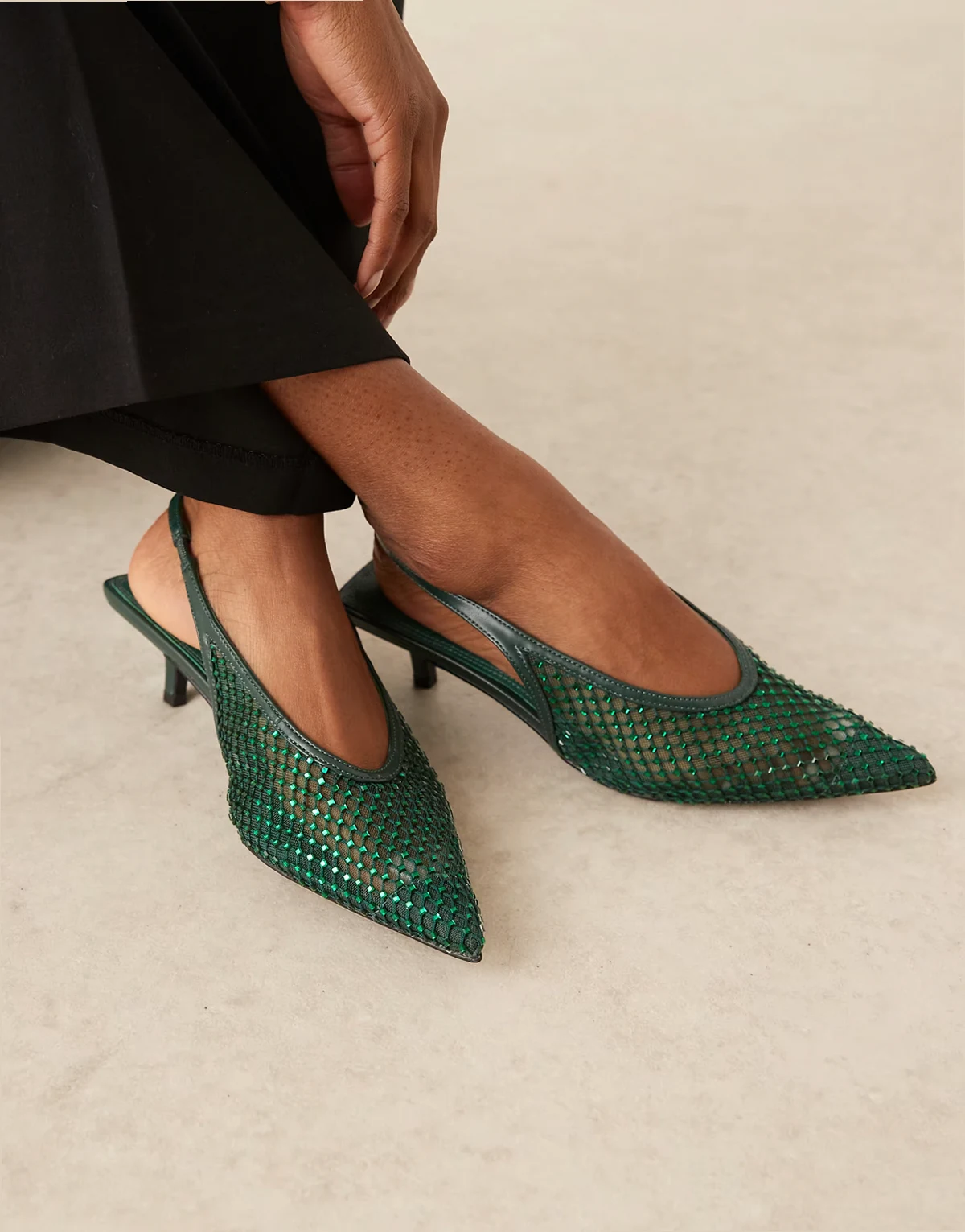 – Sydney – Slingback-Schuhe in verziertem Grün mit Kitten-Absatz